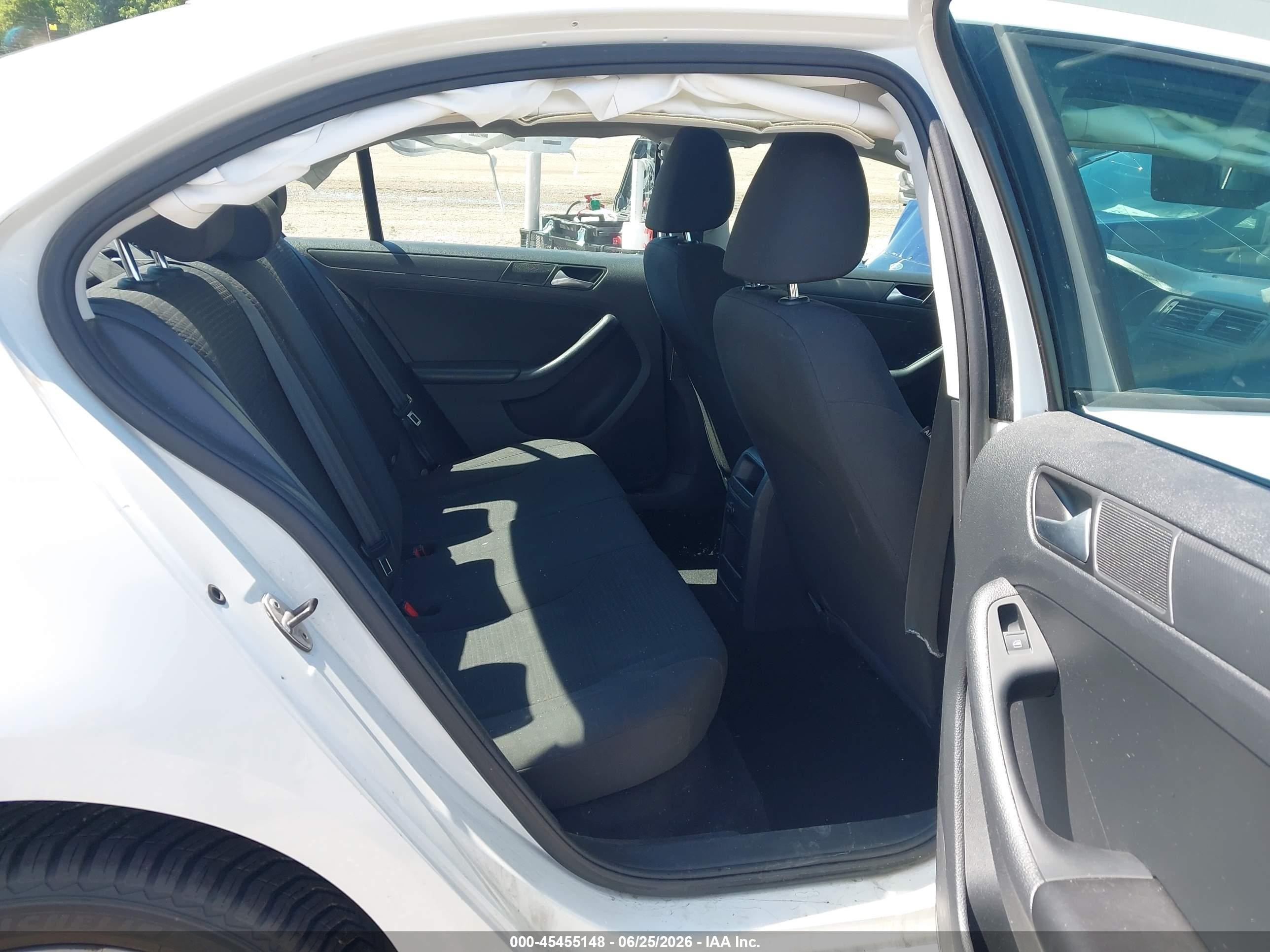2015 Volkswagen Jetta 2.0l S White vin: 3VW2K7AJ7FM350859