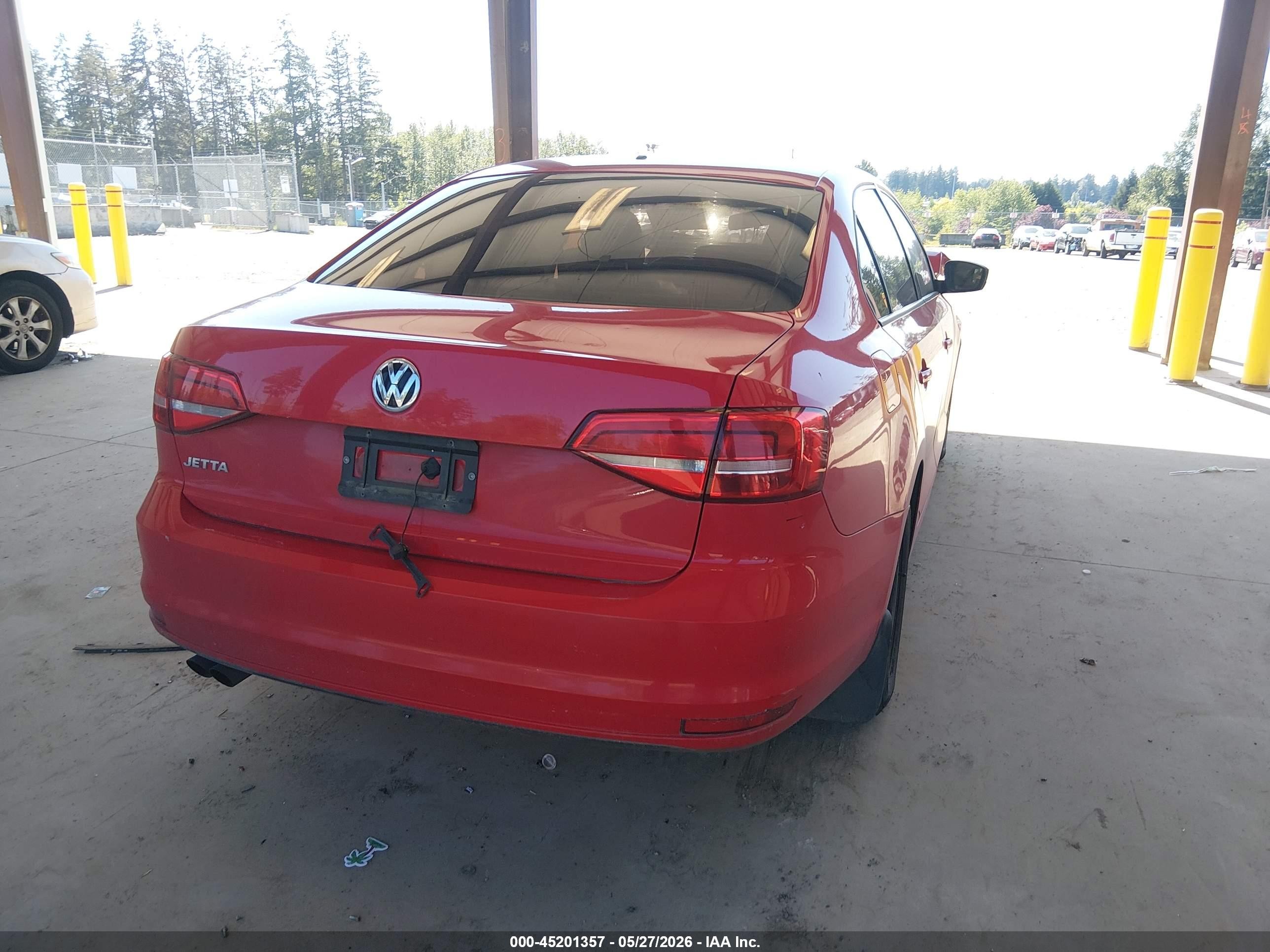 2015 Volkswagen Jetta 2.0l S Красный vin: 3VW2K7AJ7FM357147