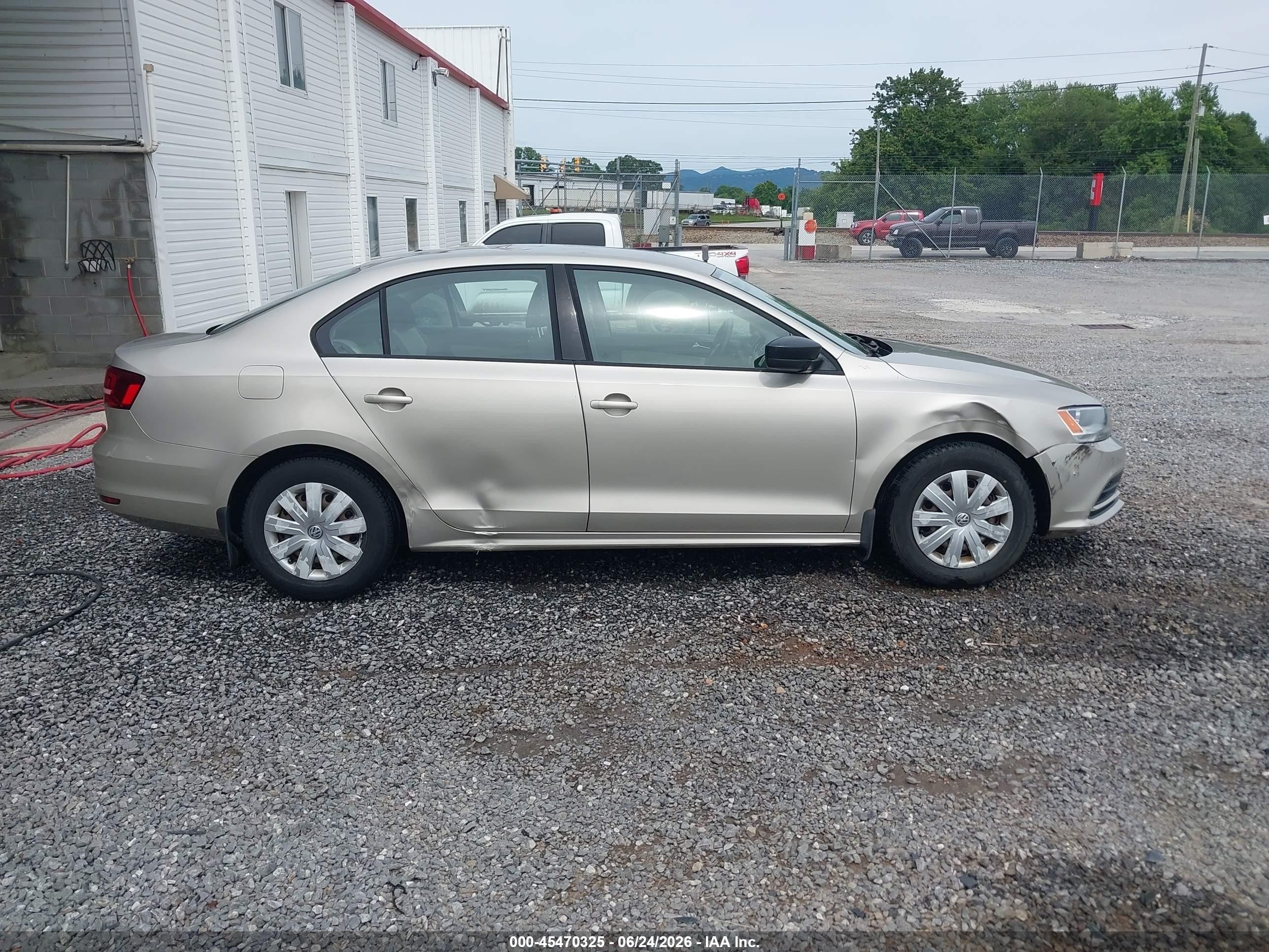 2015 Volkswagen Jetta 2.0l S Gold vin: 3VW2K7AJ7FM410588