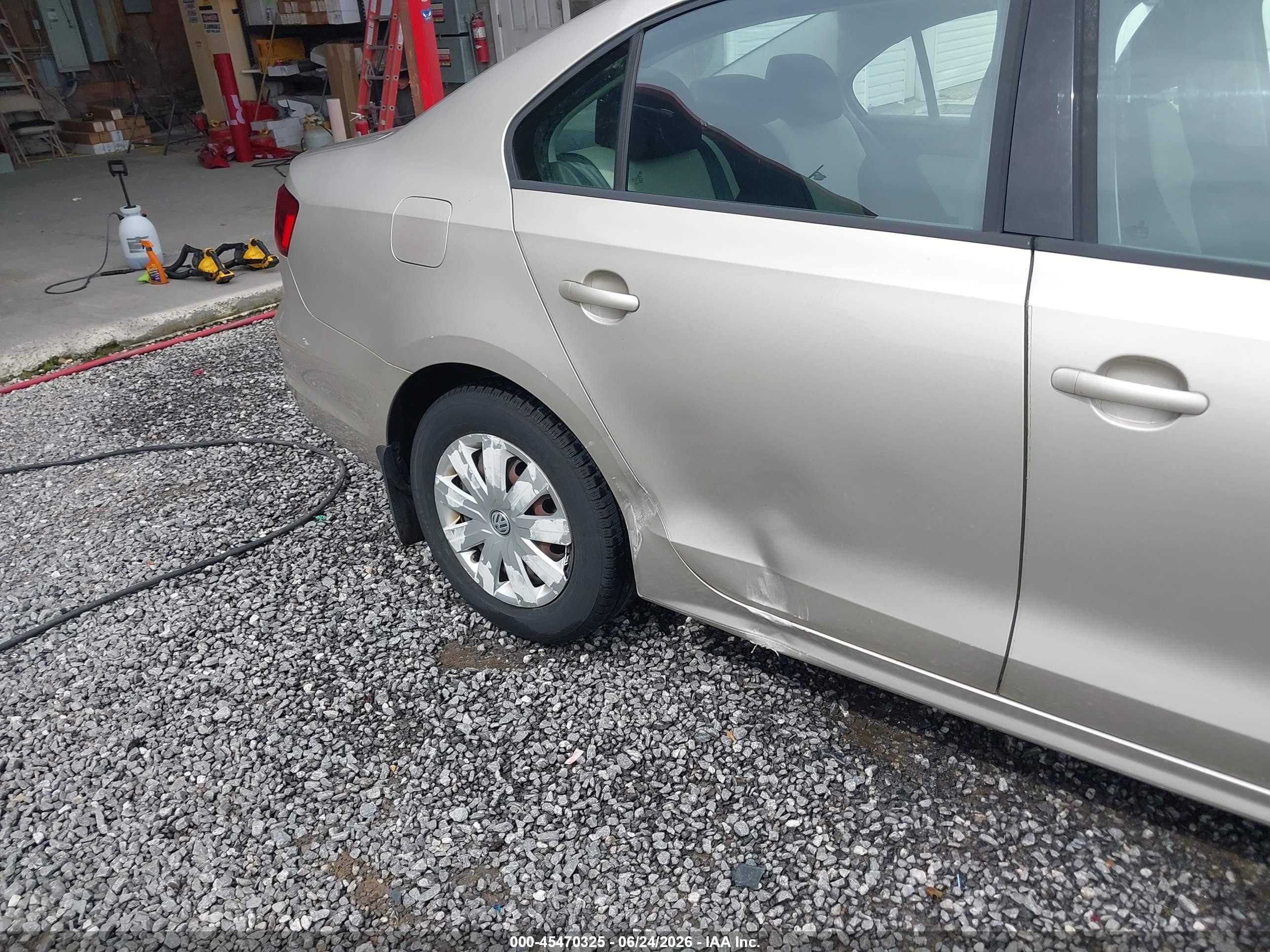 2015 Volkswagen Jetta 2.0l S Gold vin: 3VW2K7AJ7FM410588