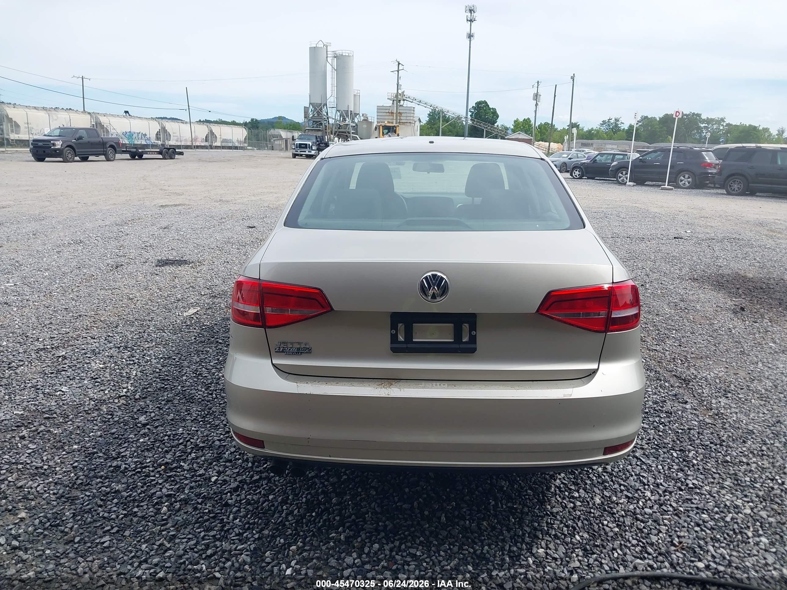 2015 Volkswagen Jetta 2.0l S Gold vin: 3VW2K7AJ7FM410588