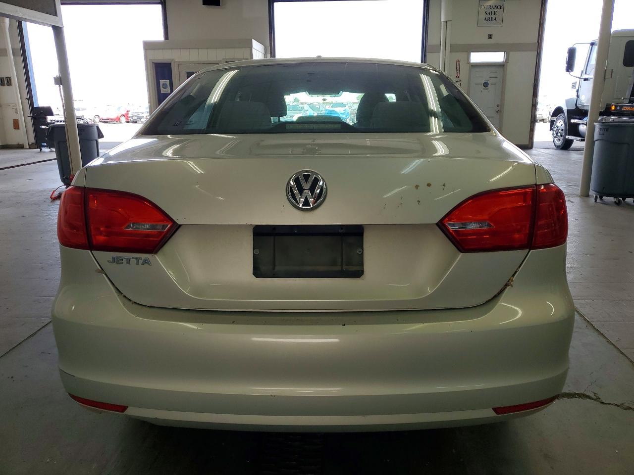 2011 Volkswagen Jetta Base Silver vin: 3VW2K7AJ8BM065615