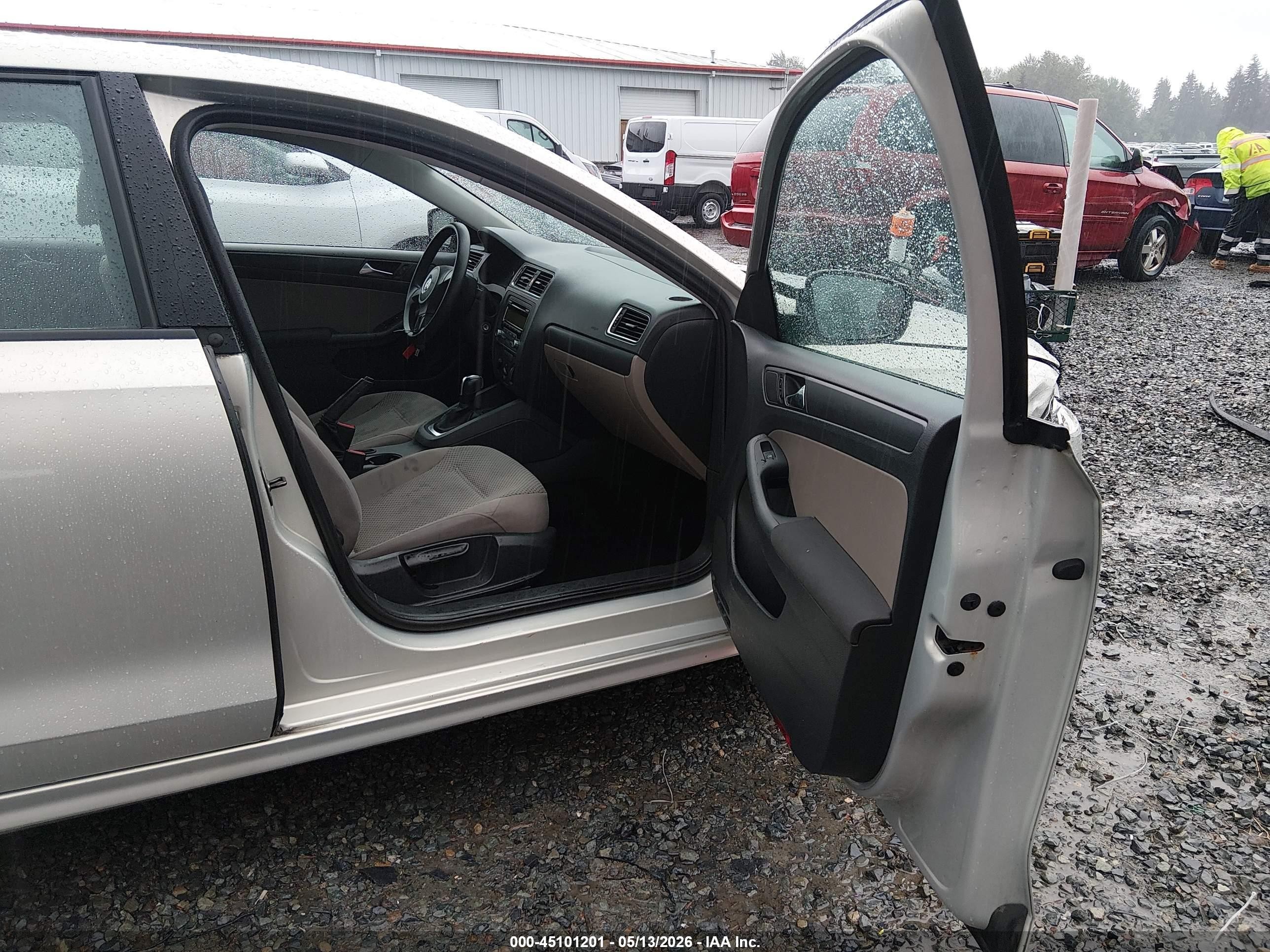 2011 Volkswagen Jetta 2.0l S Silver vin: 3VW2K7AJ8BM117650