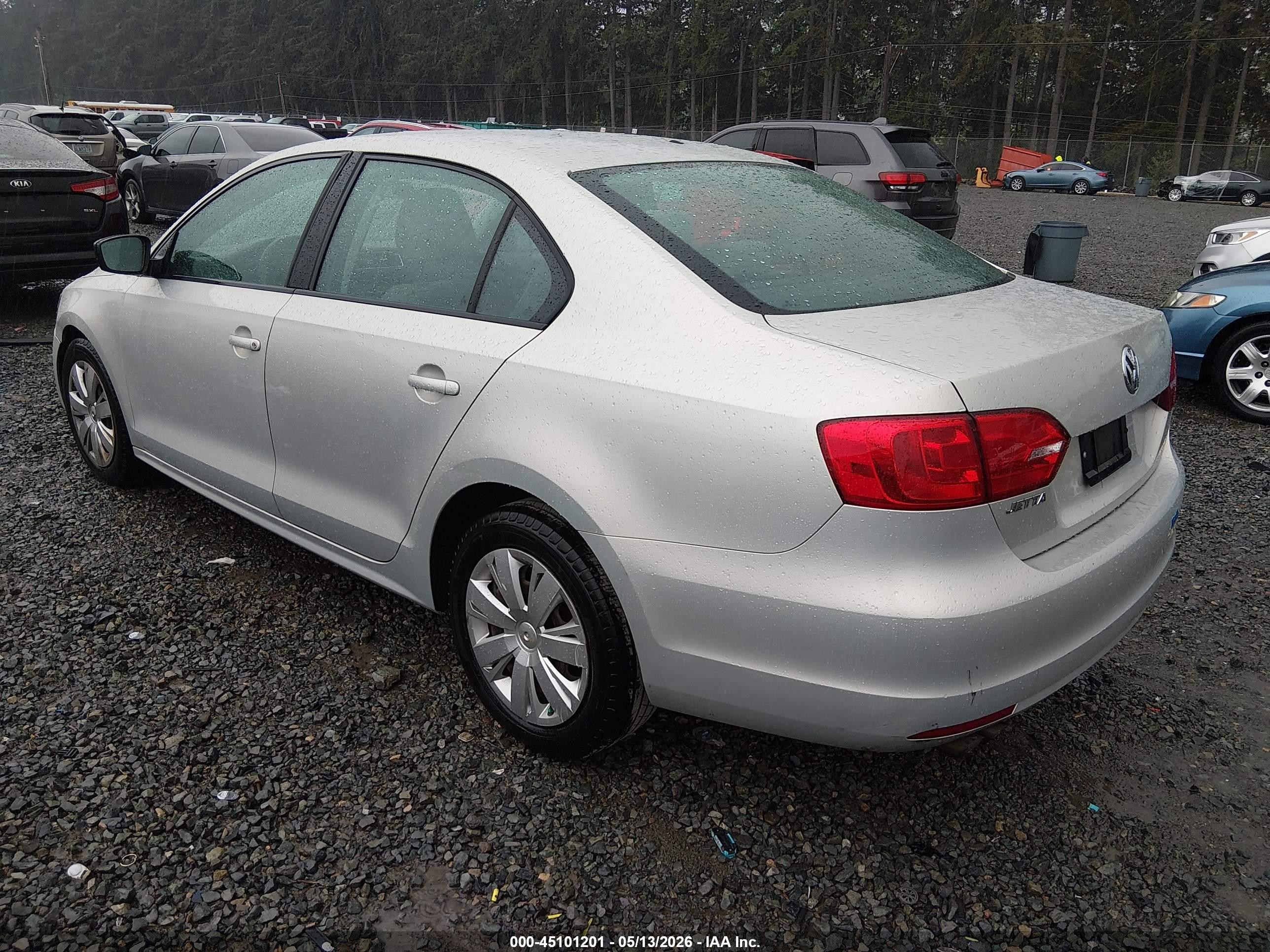 2011 Volkswagen Jetta 2.0l S Silver vin: 3VW2K7AJ8BM117650
