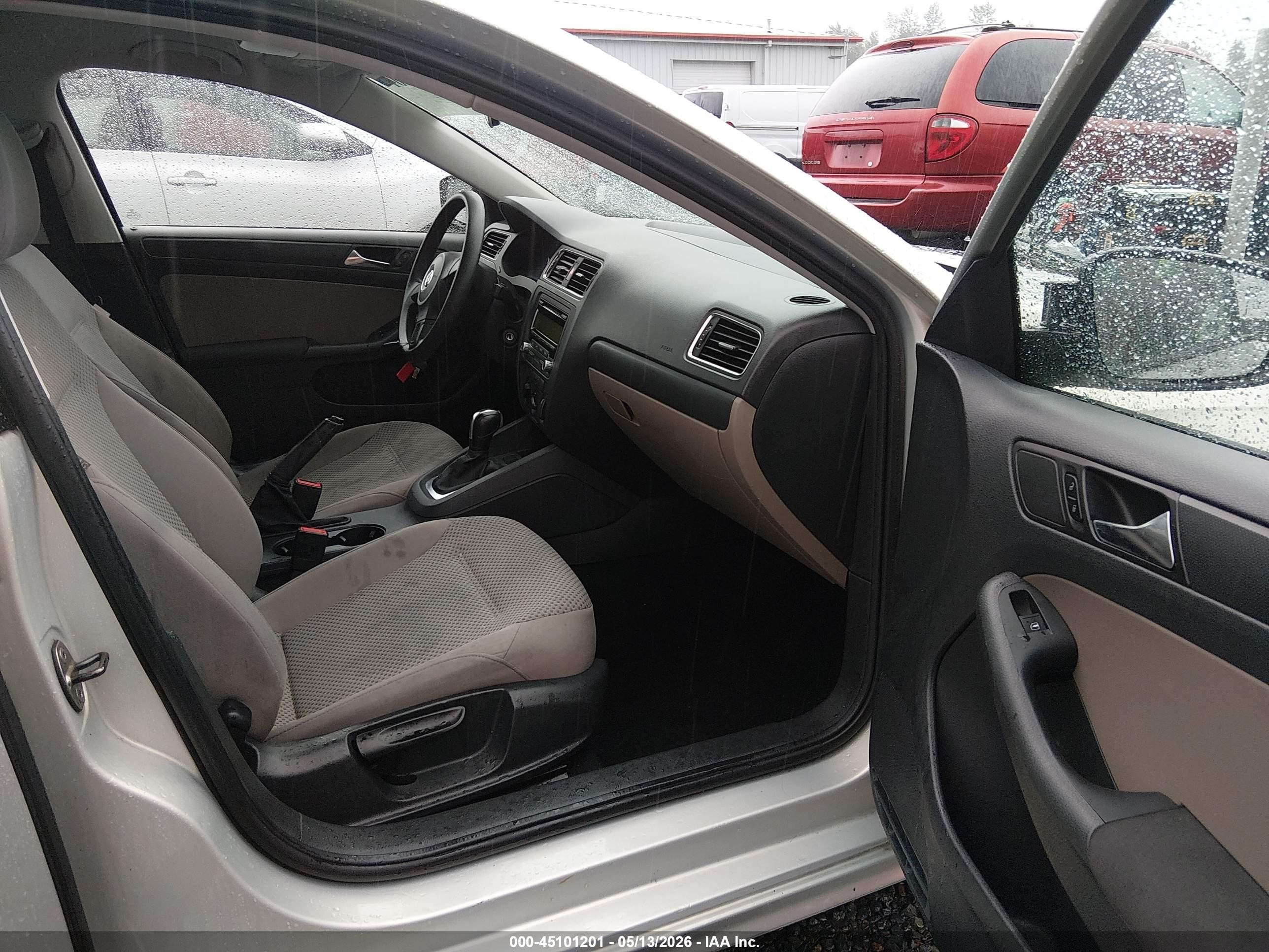 2011 Volkswagen Jetta 2.0l S Silver vin: 3VW2K7AJ8BM117650