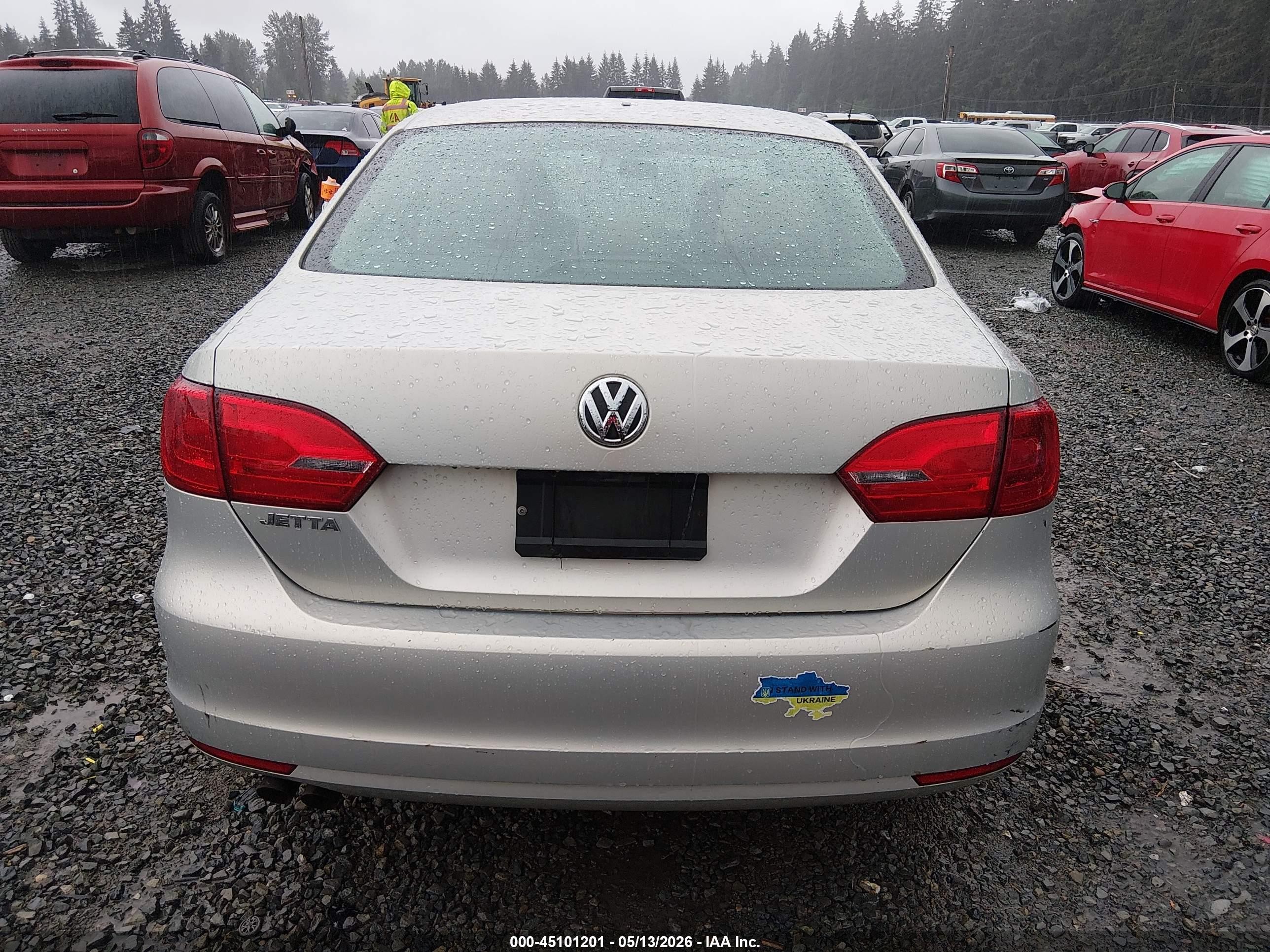 2011 Volkswagen Jetta 2.0l S Silver vin: 3VW2K7AJ8BM117650