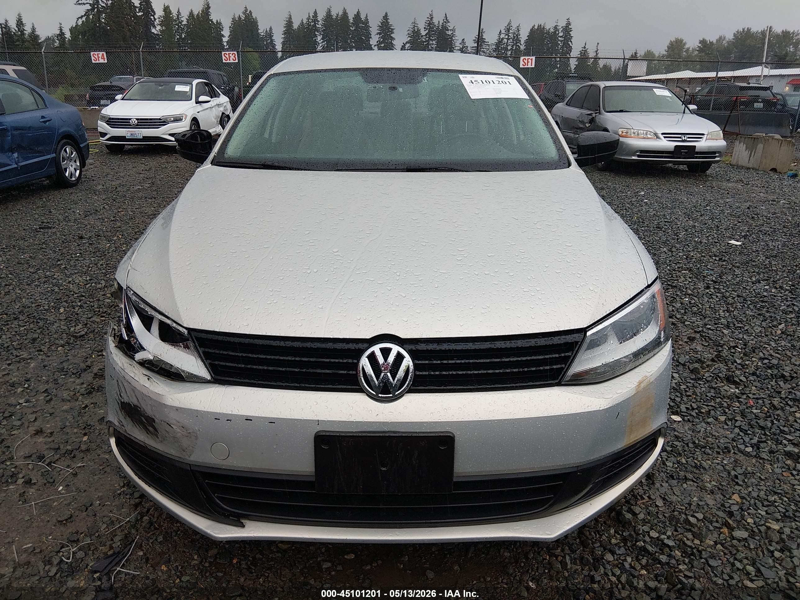 2011 Volkswagen Jetta 2.0l S Silver vin: 3VW2K7AJ8BM117650