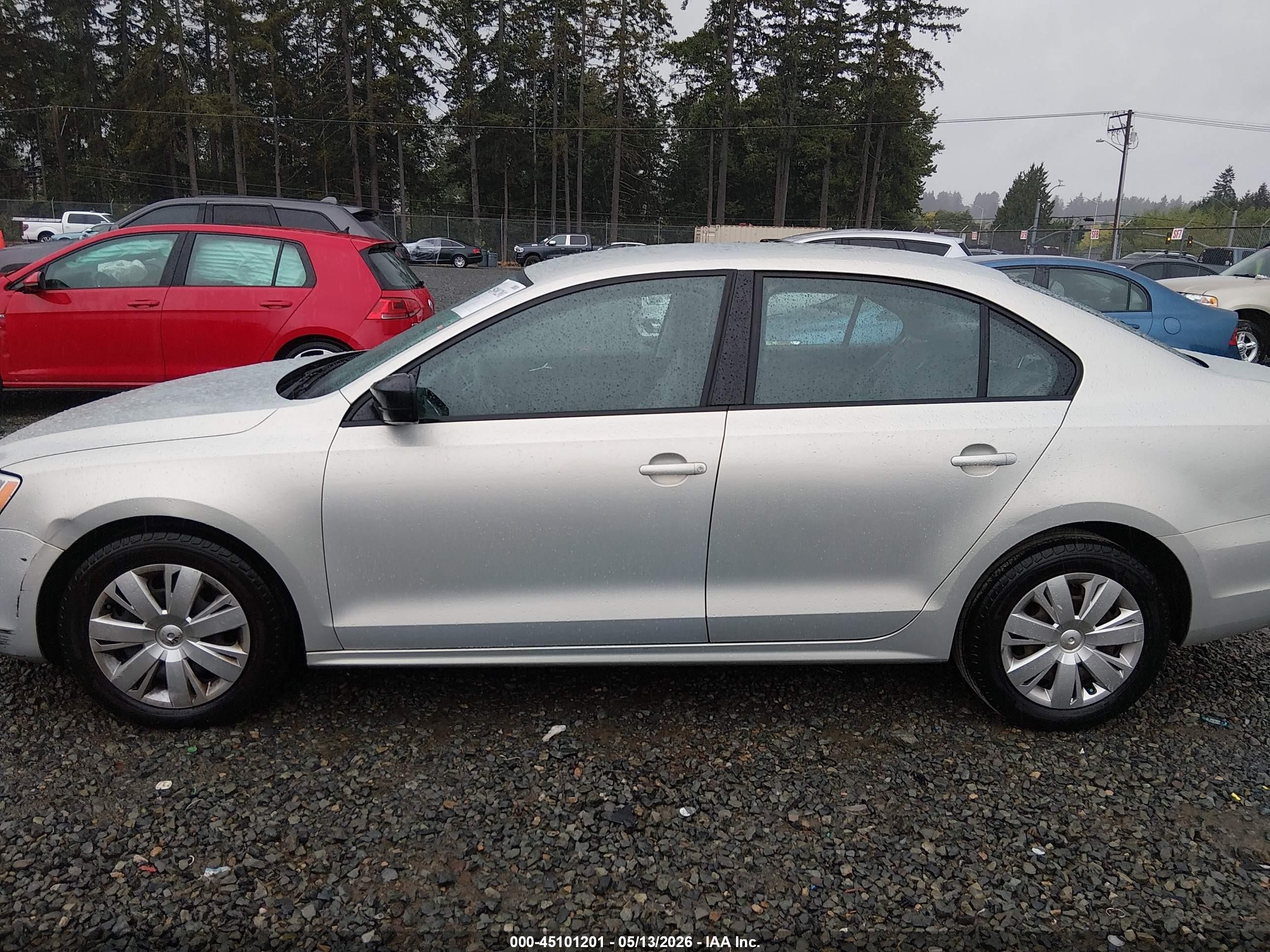 2011 Volkswagen Jetta 2.0l S Silver vin: 3VW2K7AJ8BM117650