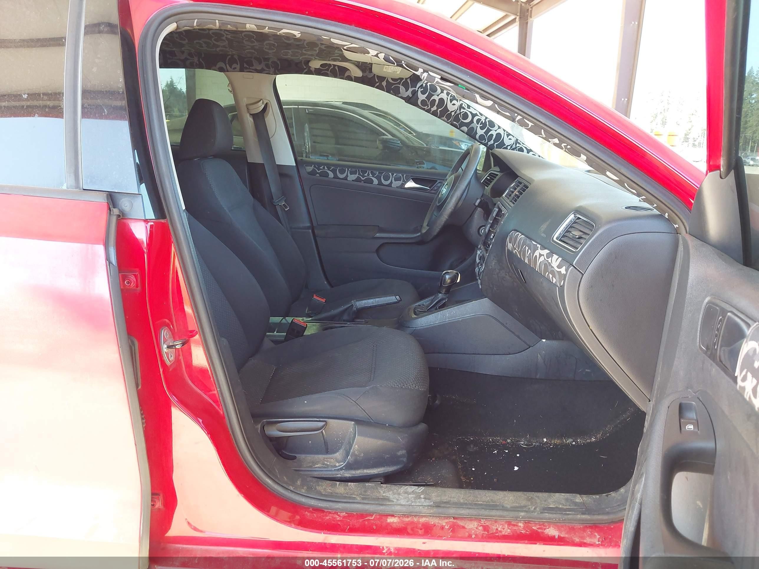 2011 Volkswagen Jetta 2.0l S Red vin: 3VW2K7AJ8BM378759