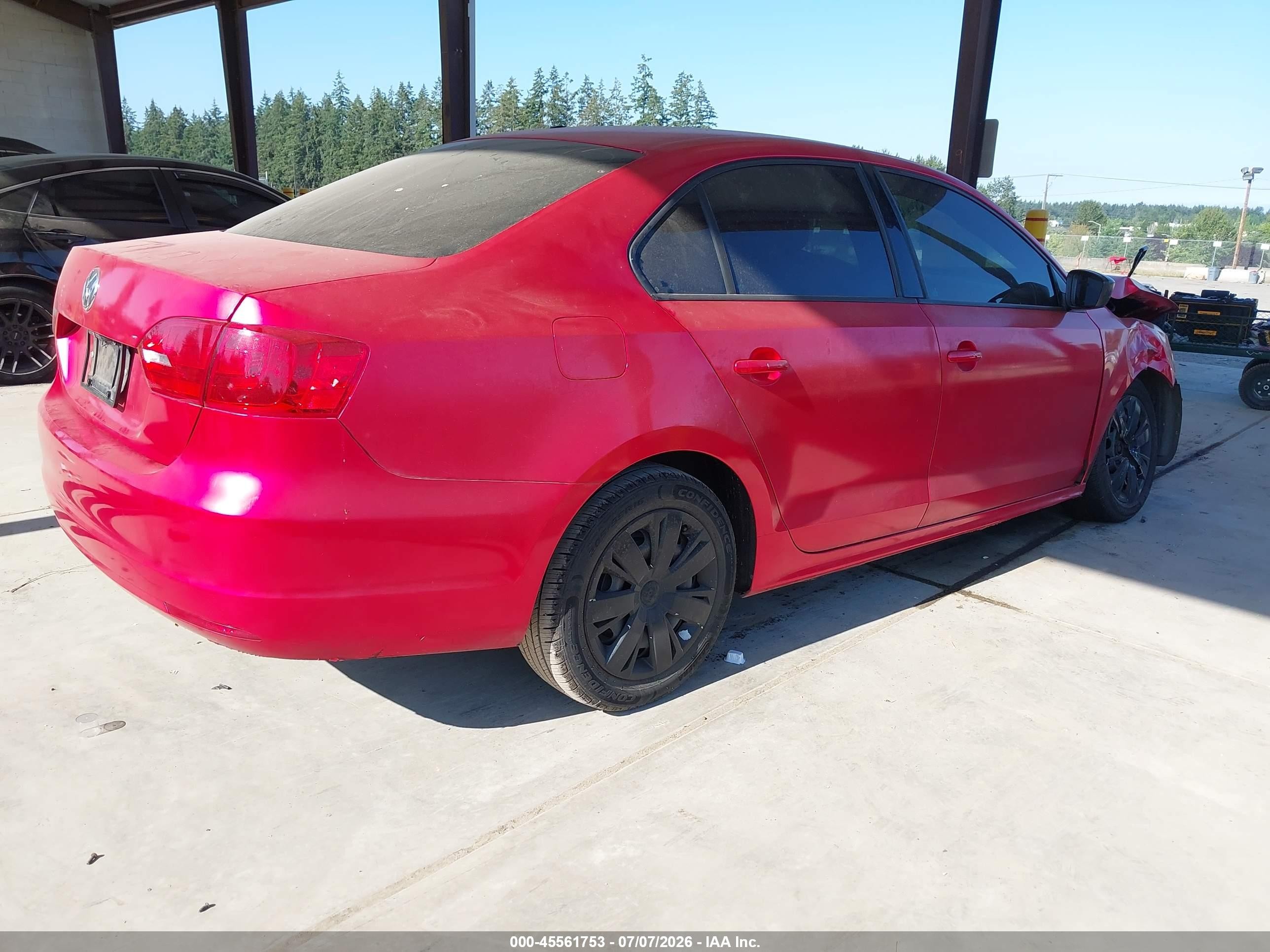 2011 Volkswagen Jetta 2.0l S Red vin: 3VW2K7AJ8BM378759