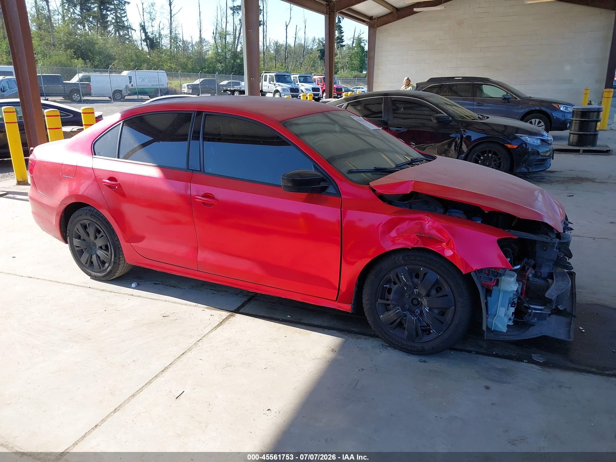 2011 Volkswagen Jetta 2.0l S Red vin: 3VW2K7AJ8BM378759