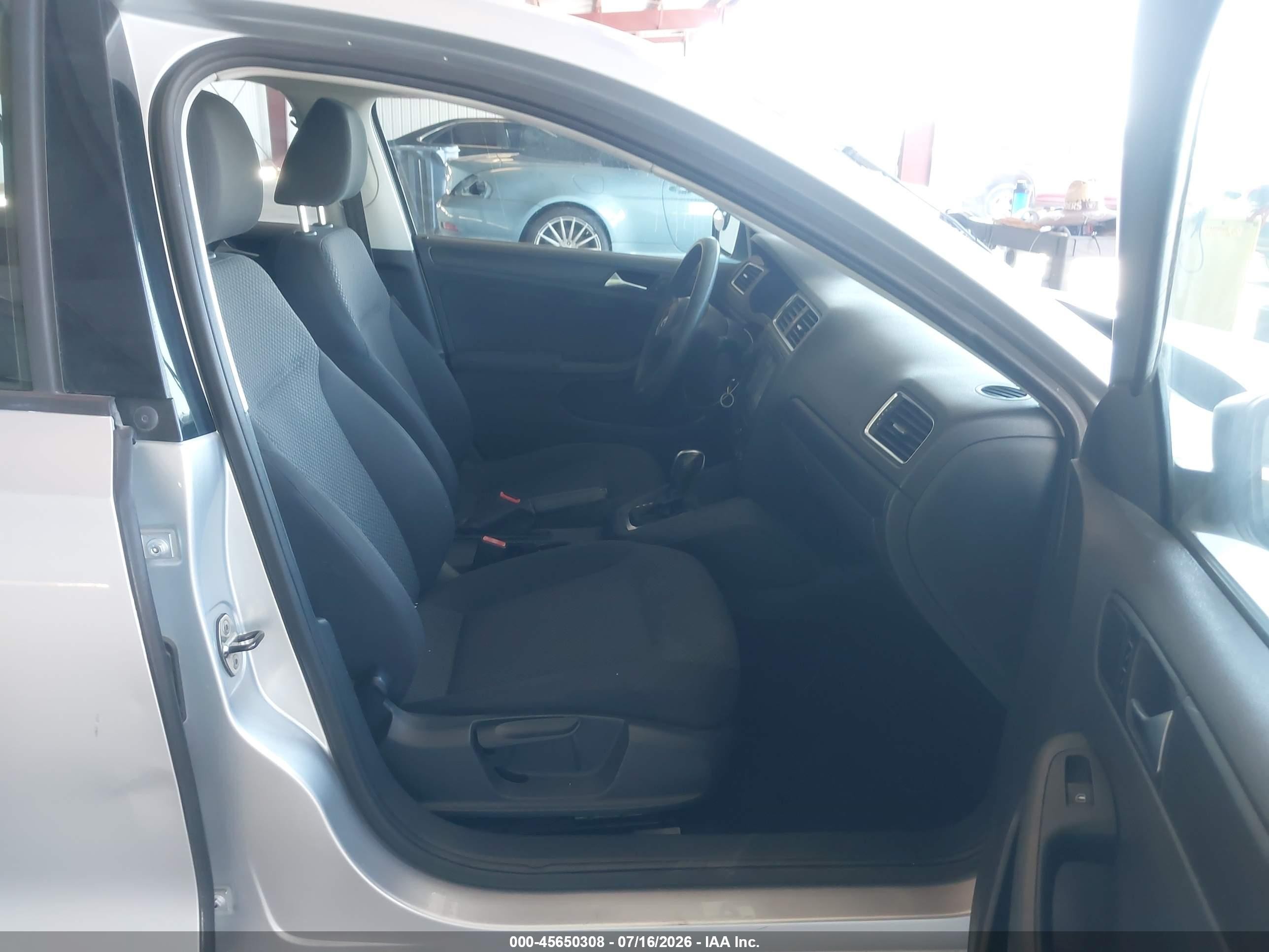 2012 Volkswagen Jetta 2.0l S Silver vin: 3VW2K7AJ8CM462405