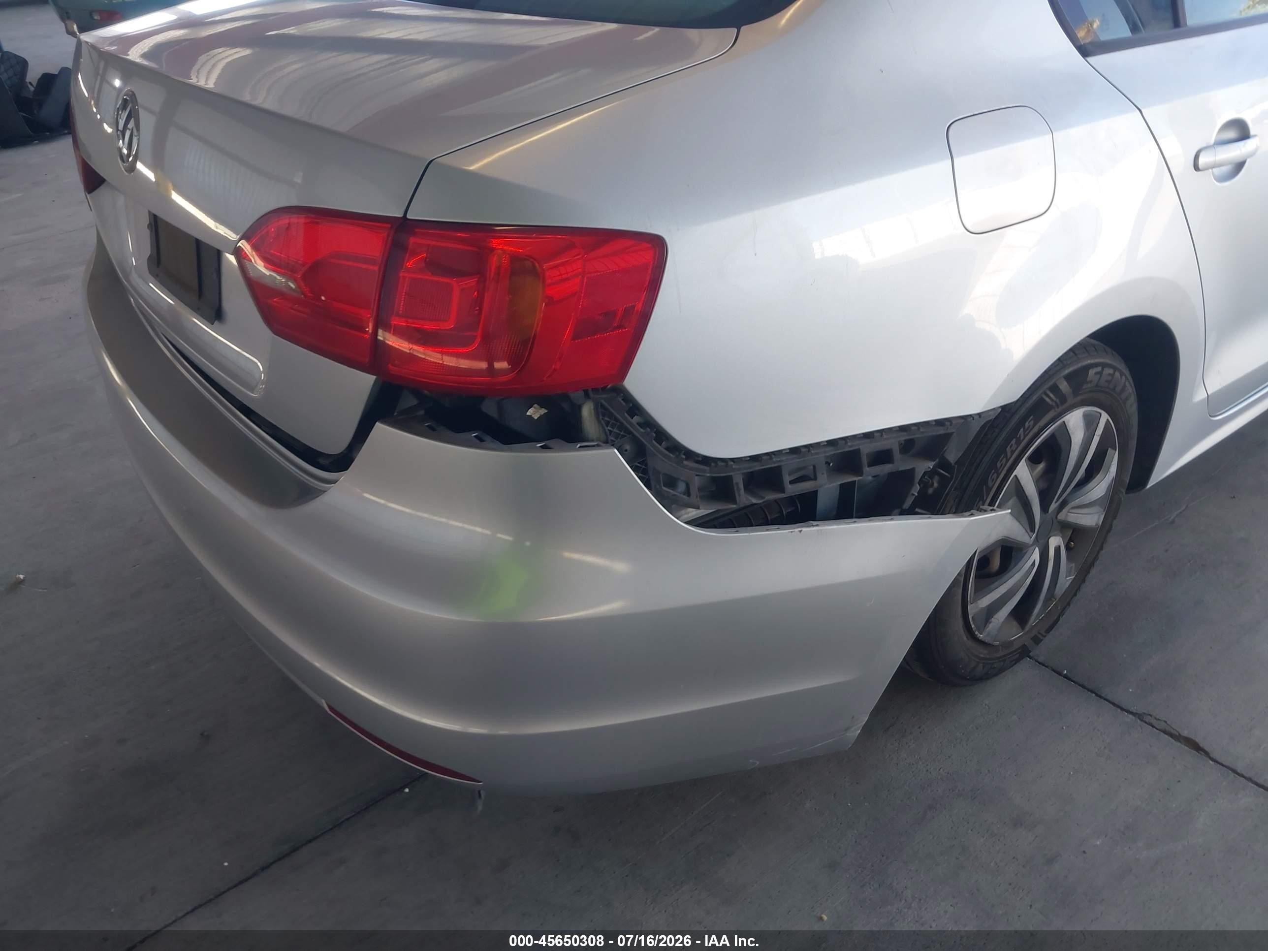 2012 Volkswagen Jetta 2.0l S Silver vin: 3VW2K7AJ8CM462405