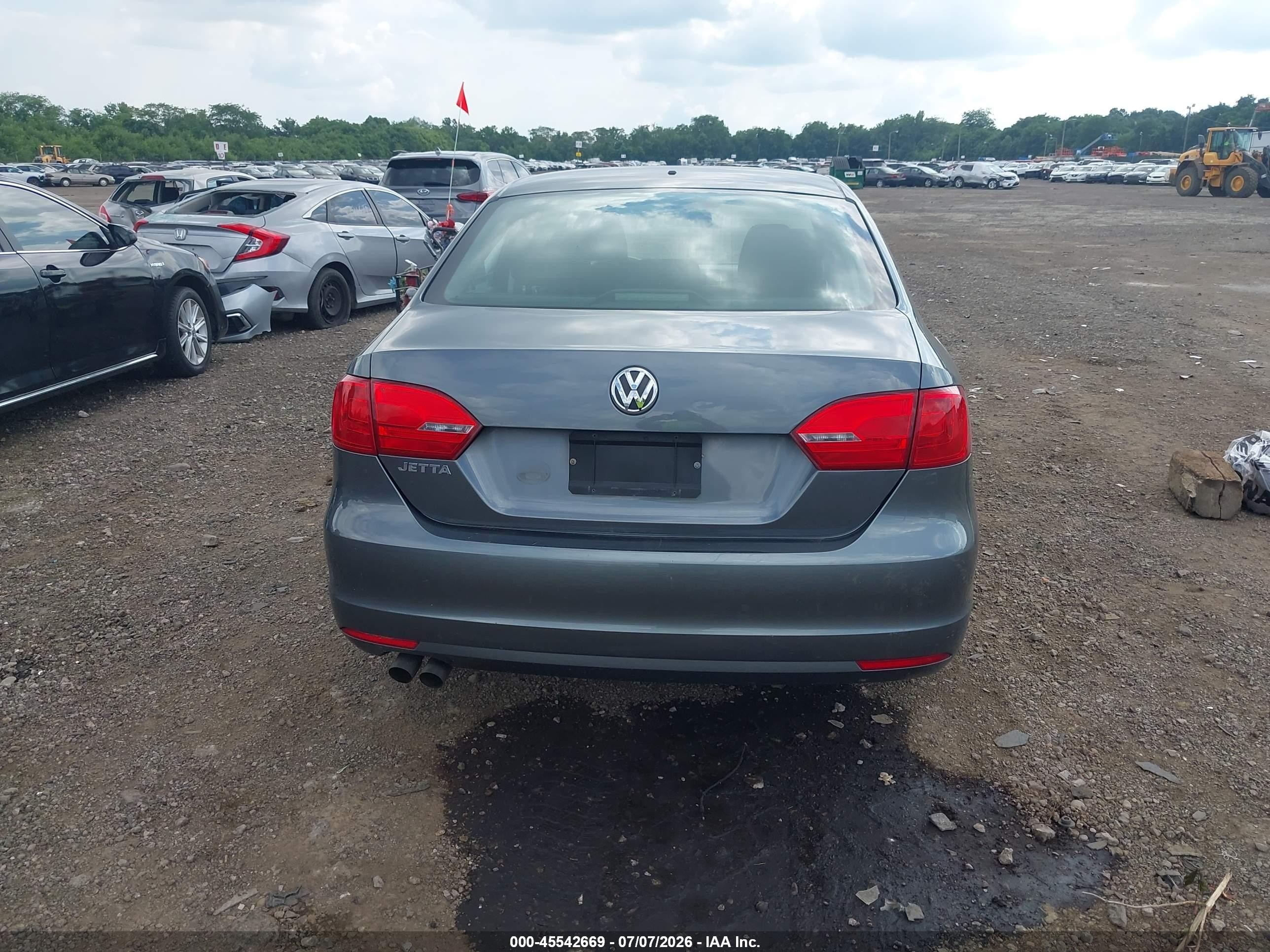 2013 Volkswagen Jetta 2.0l S Gray vin: 3VW2K7AJ8DM401556