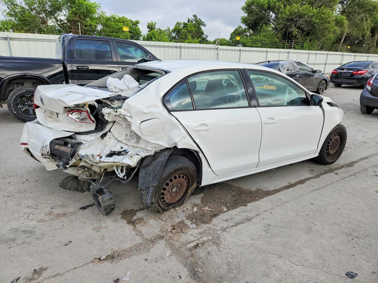2014 Volkswagen Jetta Base White vin: 3VW2K7AJ8EM207613