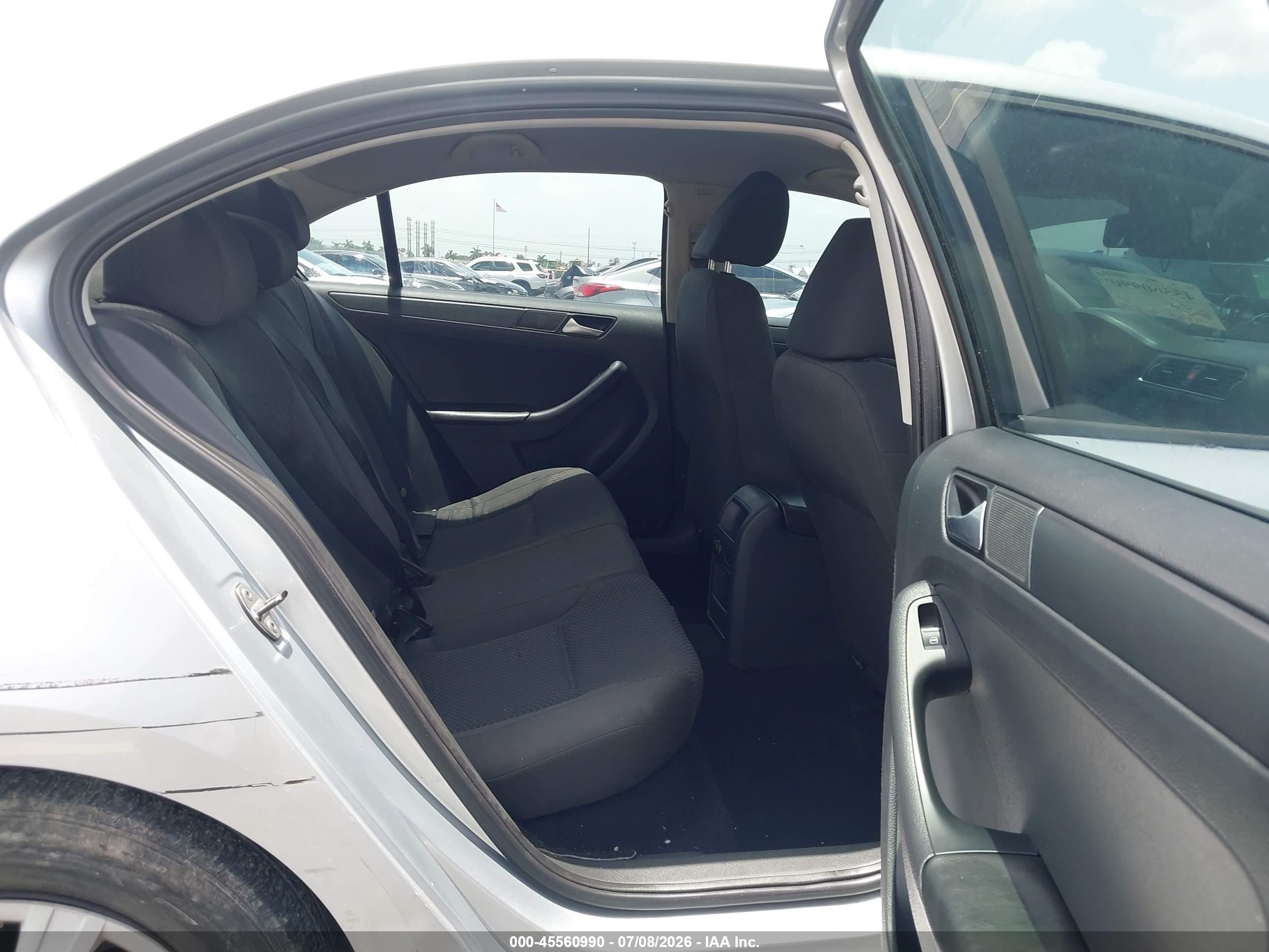 2014 Volkswagen Jetta 2.0l S Silver vin: 3VW2K7AJ8EM222905