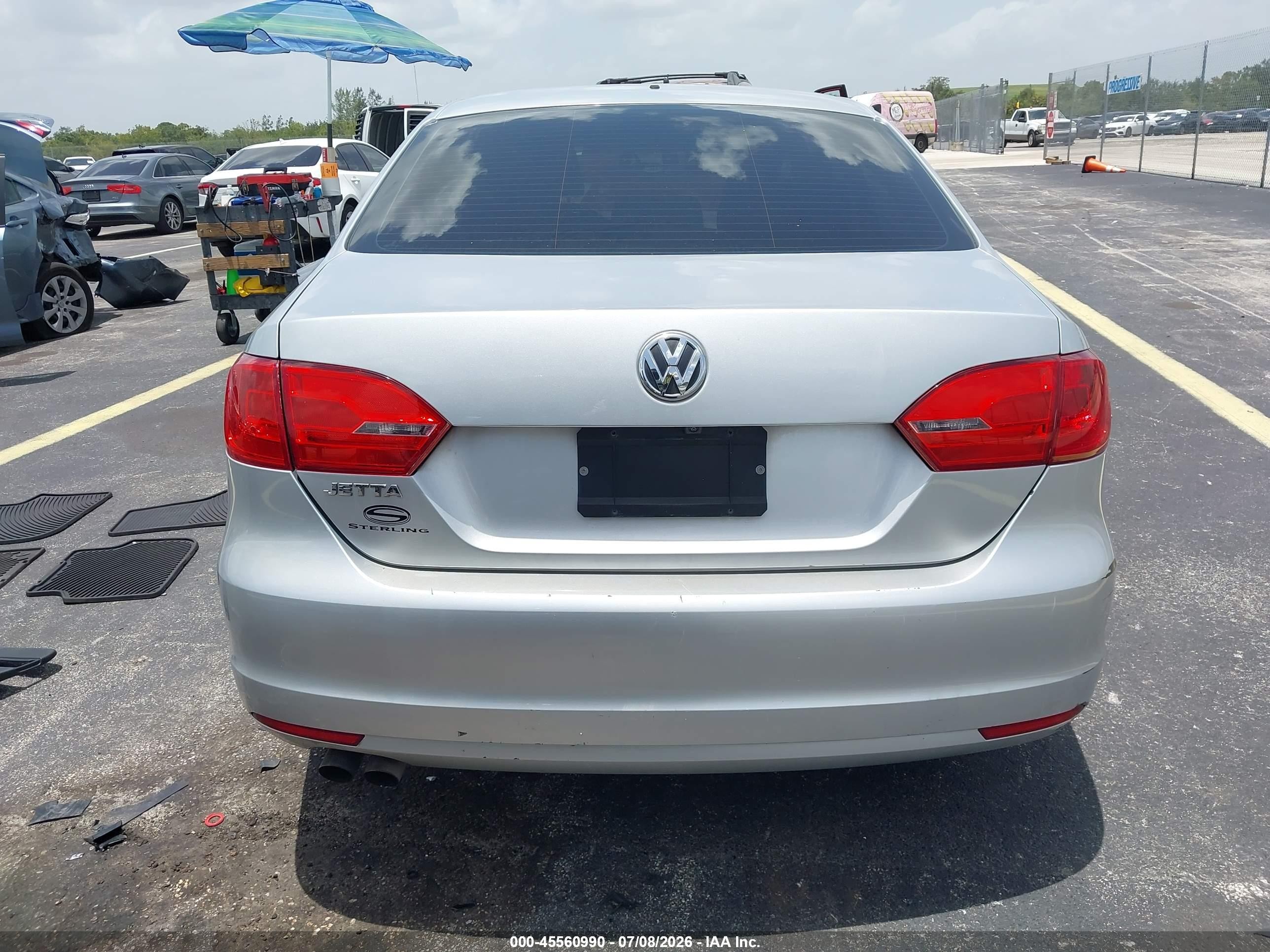 2014 Volkswagen Jetta 2.0l S Silver vin: 3VW2K7AJ8EM222905