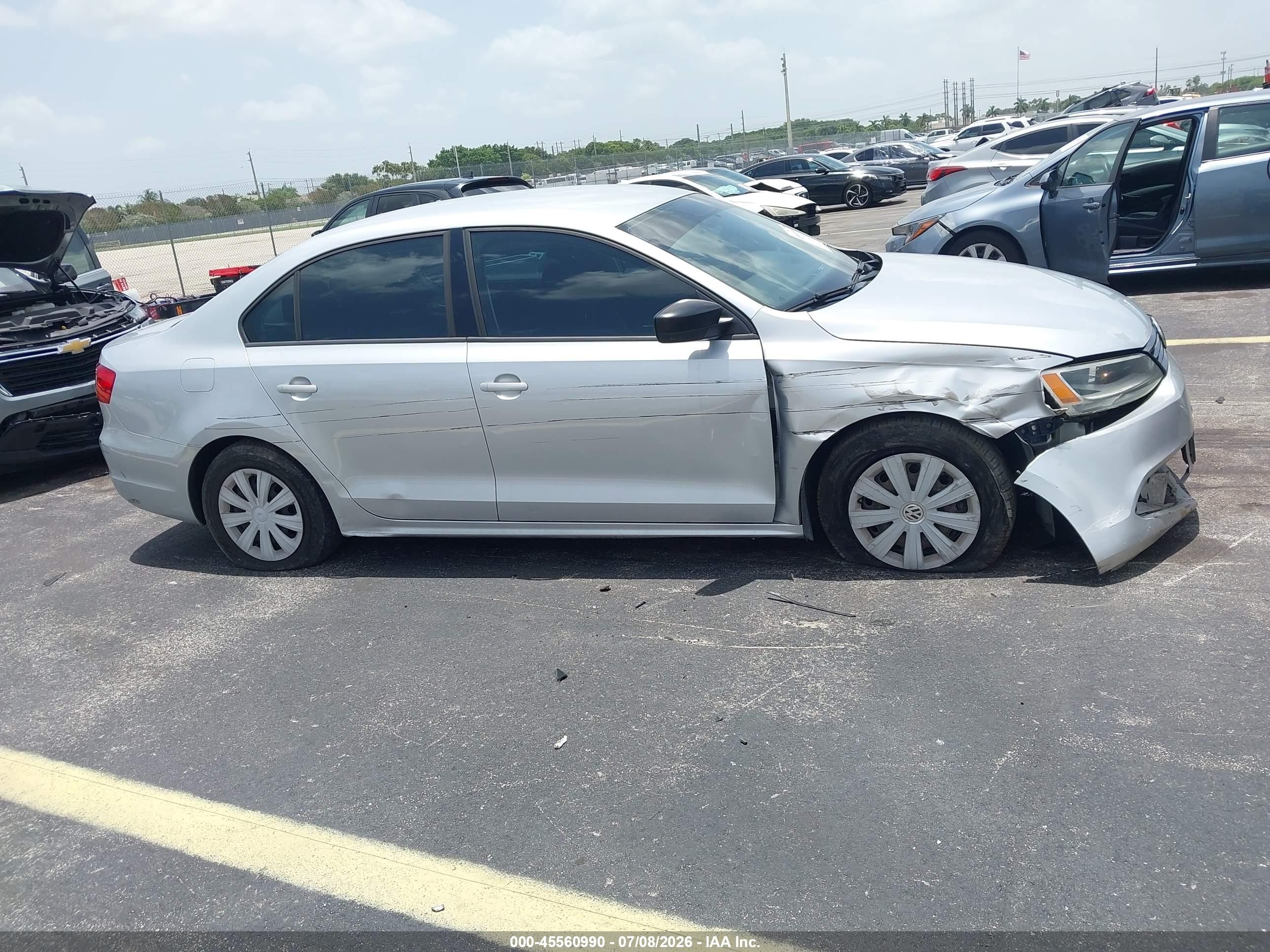 2014 Volkswagen Jetta 2.0l S Silver vin: 3VW2K7AJ8EM222905