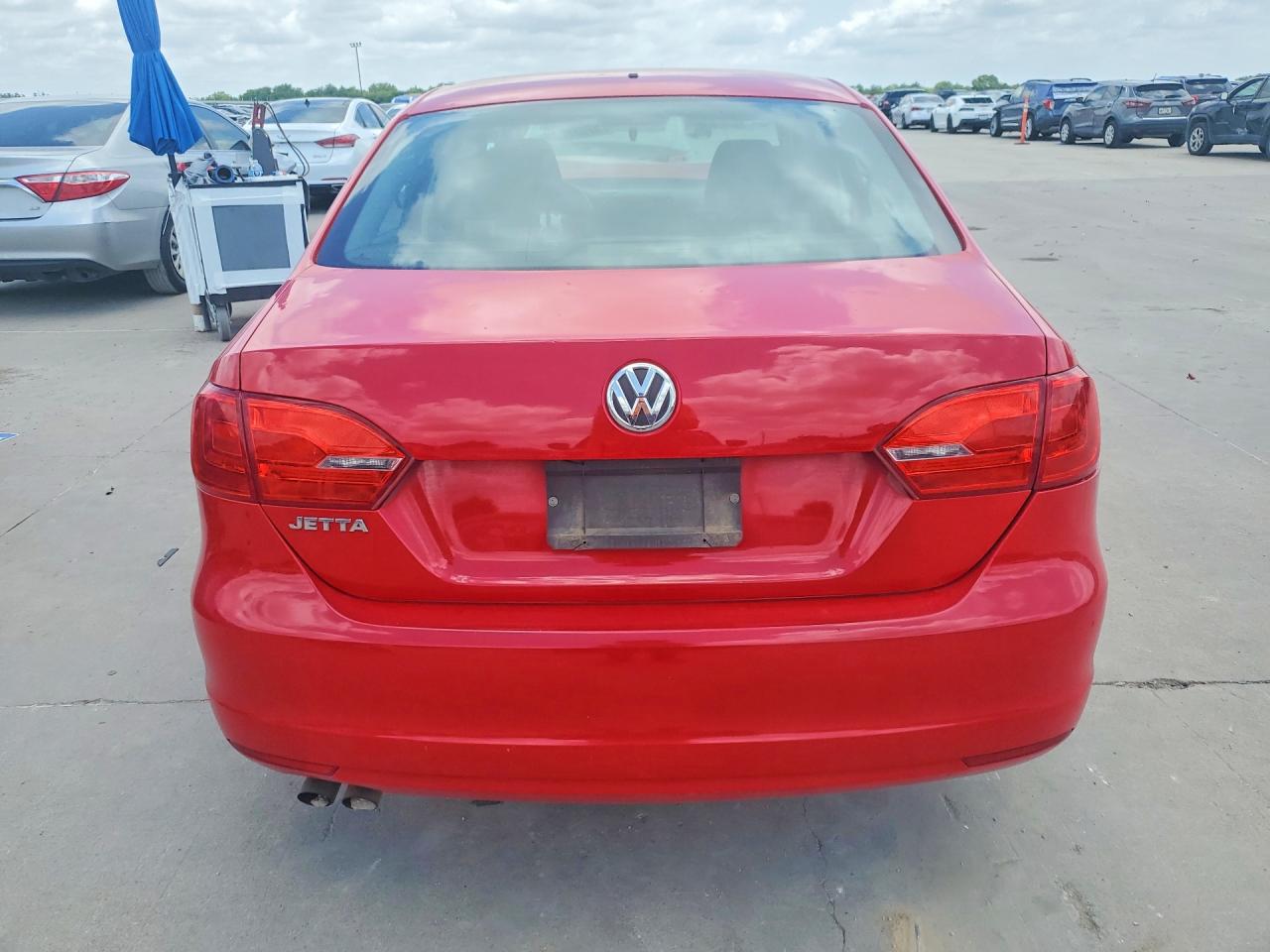 2014 Volkswagen Jetta Base Red vin: 3VW2K7AJ8EM250512
