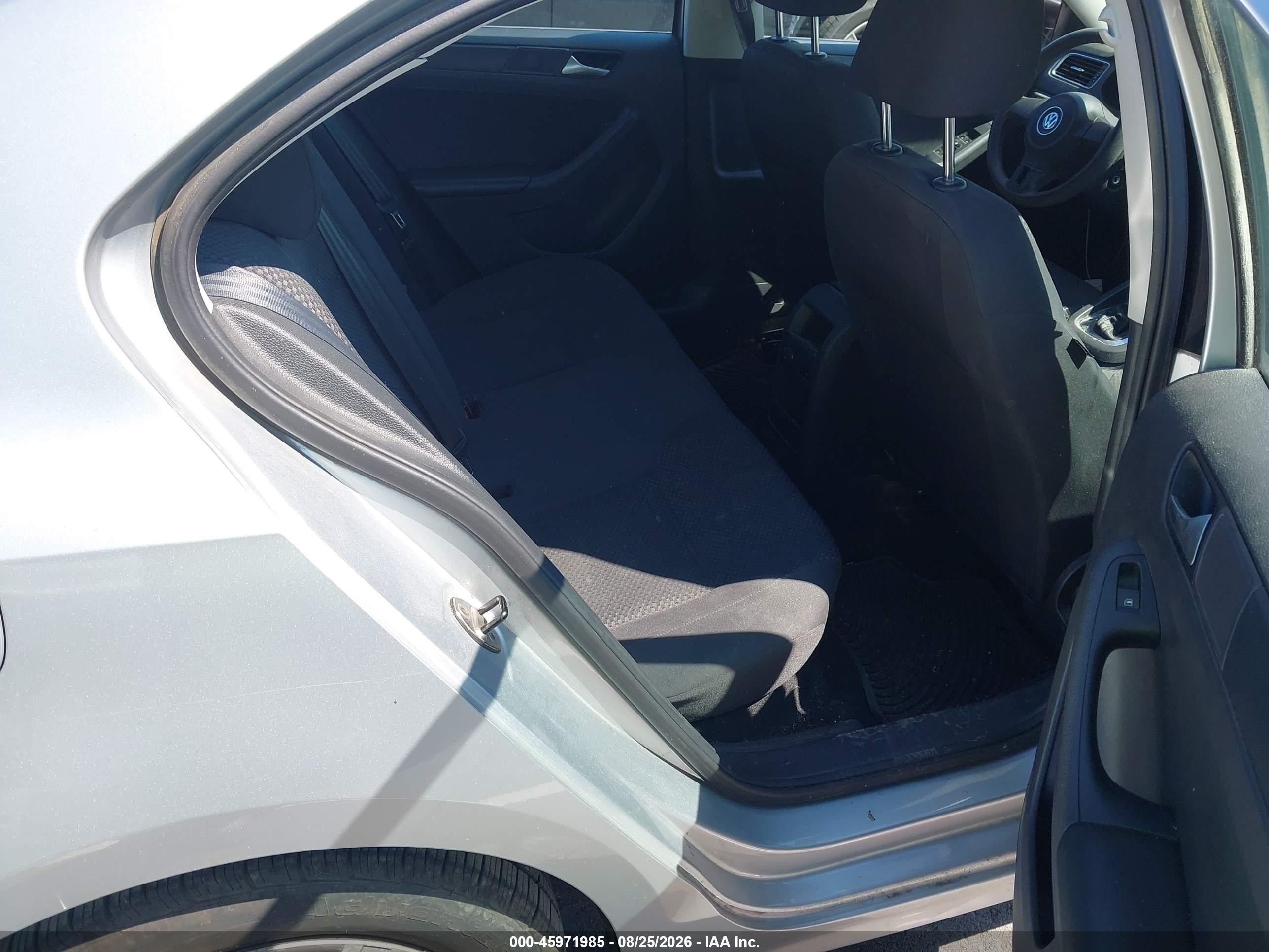 2014 Volkswagen Jetta 2.0l S Серебряный vin: 3VW2K7AJ8EM332692