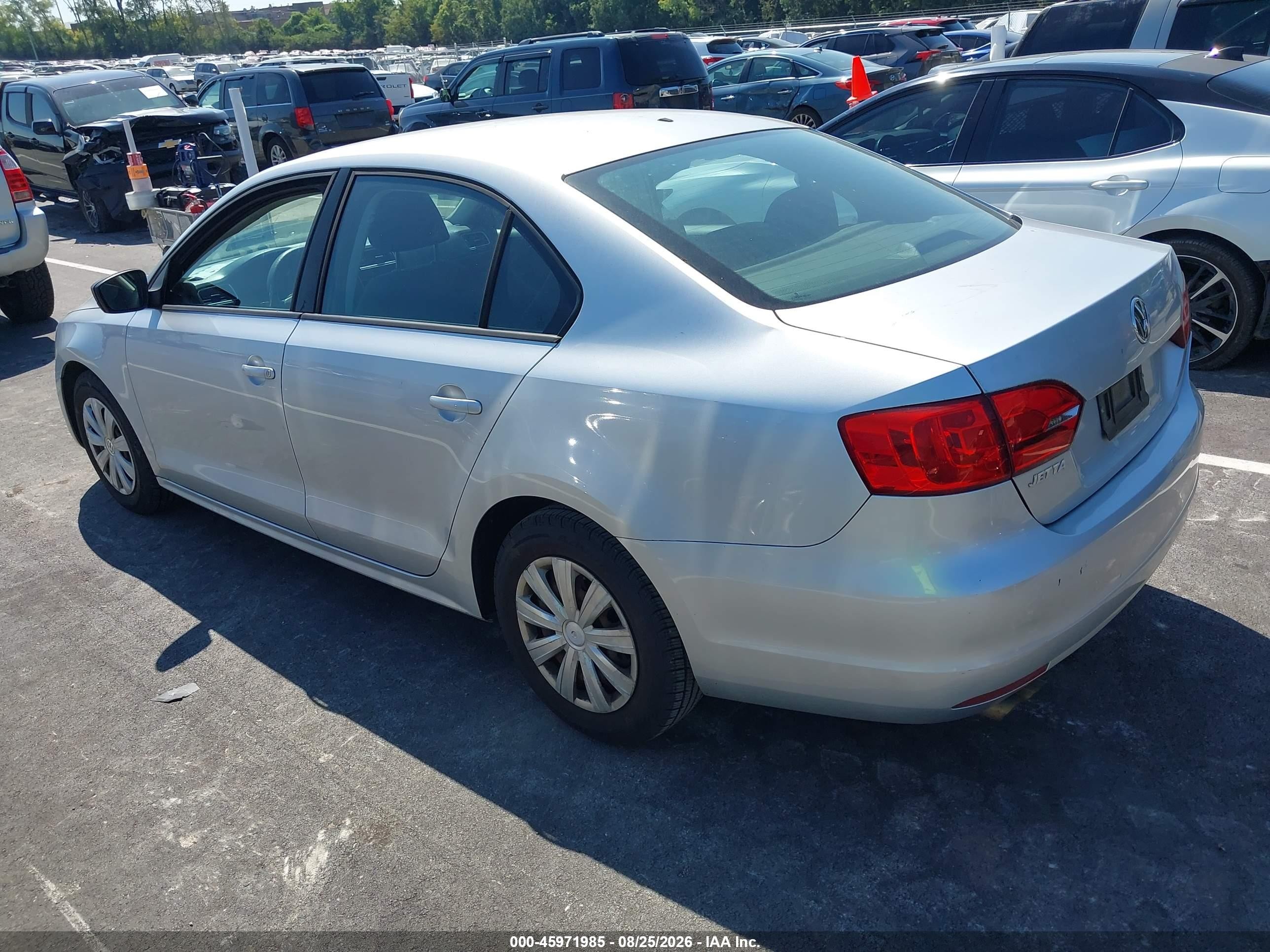 2014 Volkswagen Jetta 2.0l S Серебряный vin: 3VW2K7AJ8EM332692