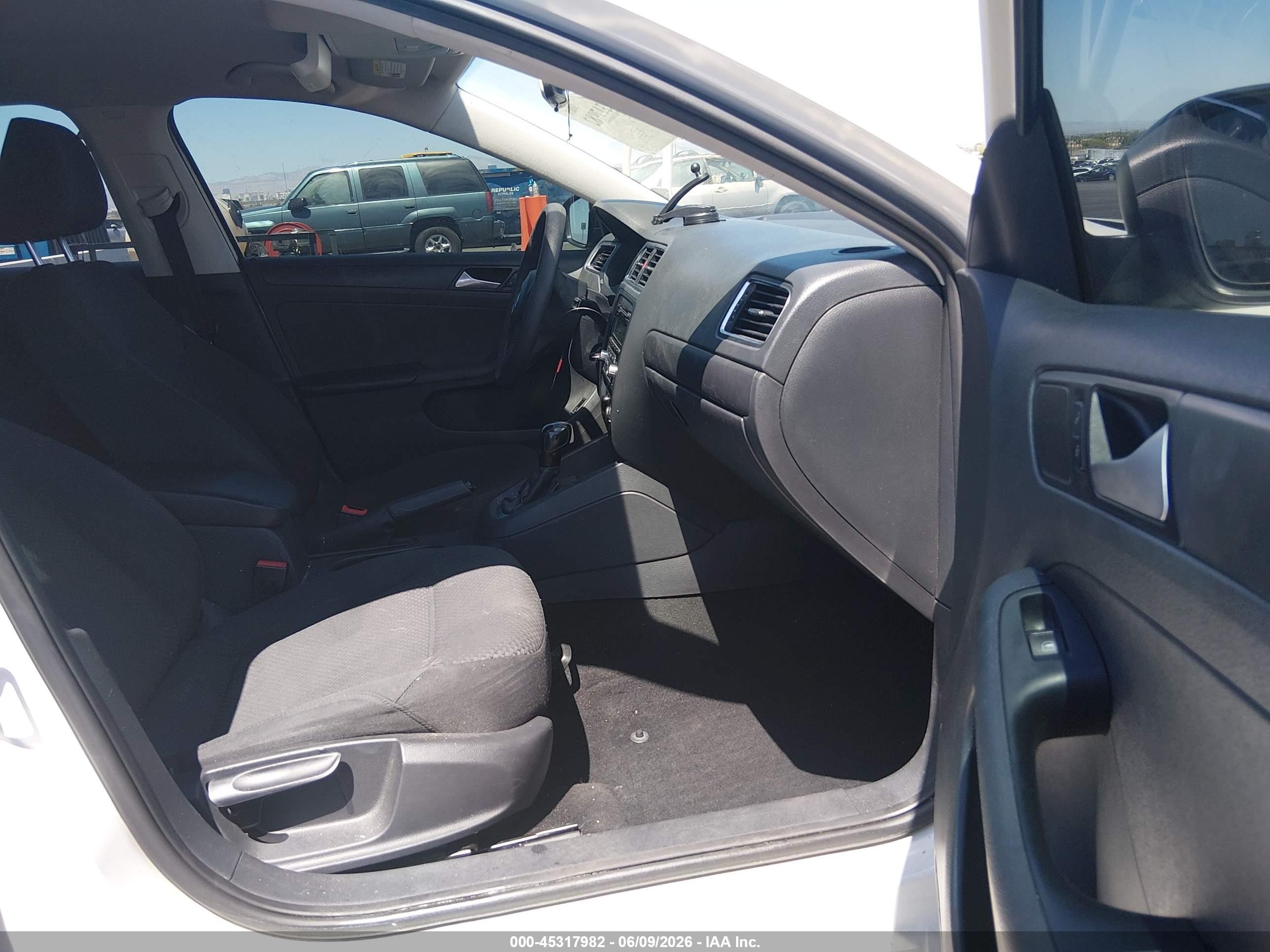 2014 Volkswagen Jetta 2.0l S White vin: 3VW2K7AJ8EM383061