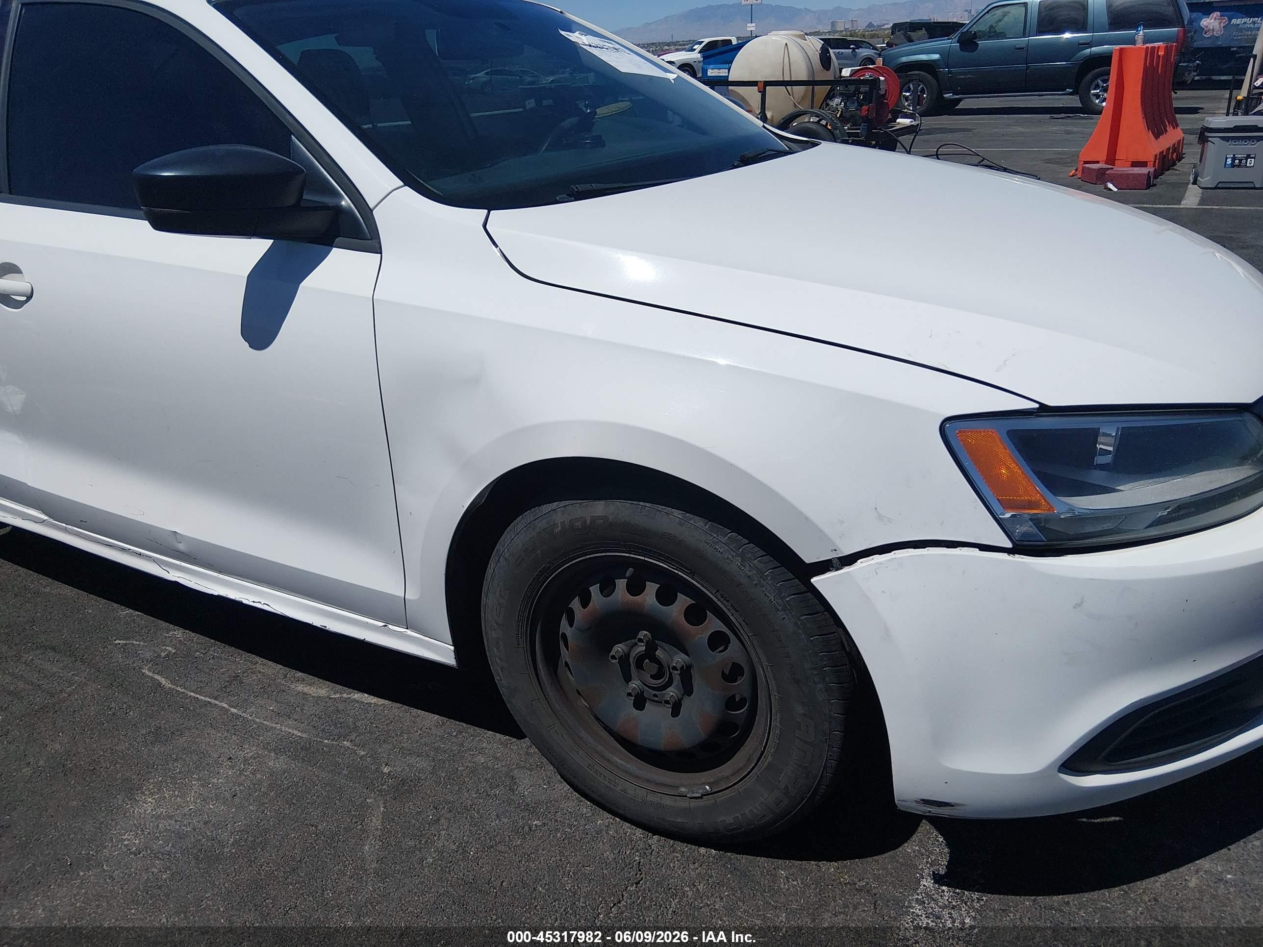 2014 Volkswagen Jetta 2.0l S White vin: 3VW2K7AJ8EM383061
