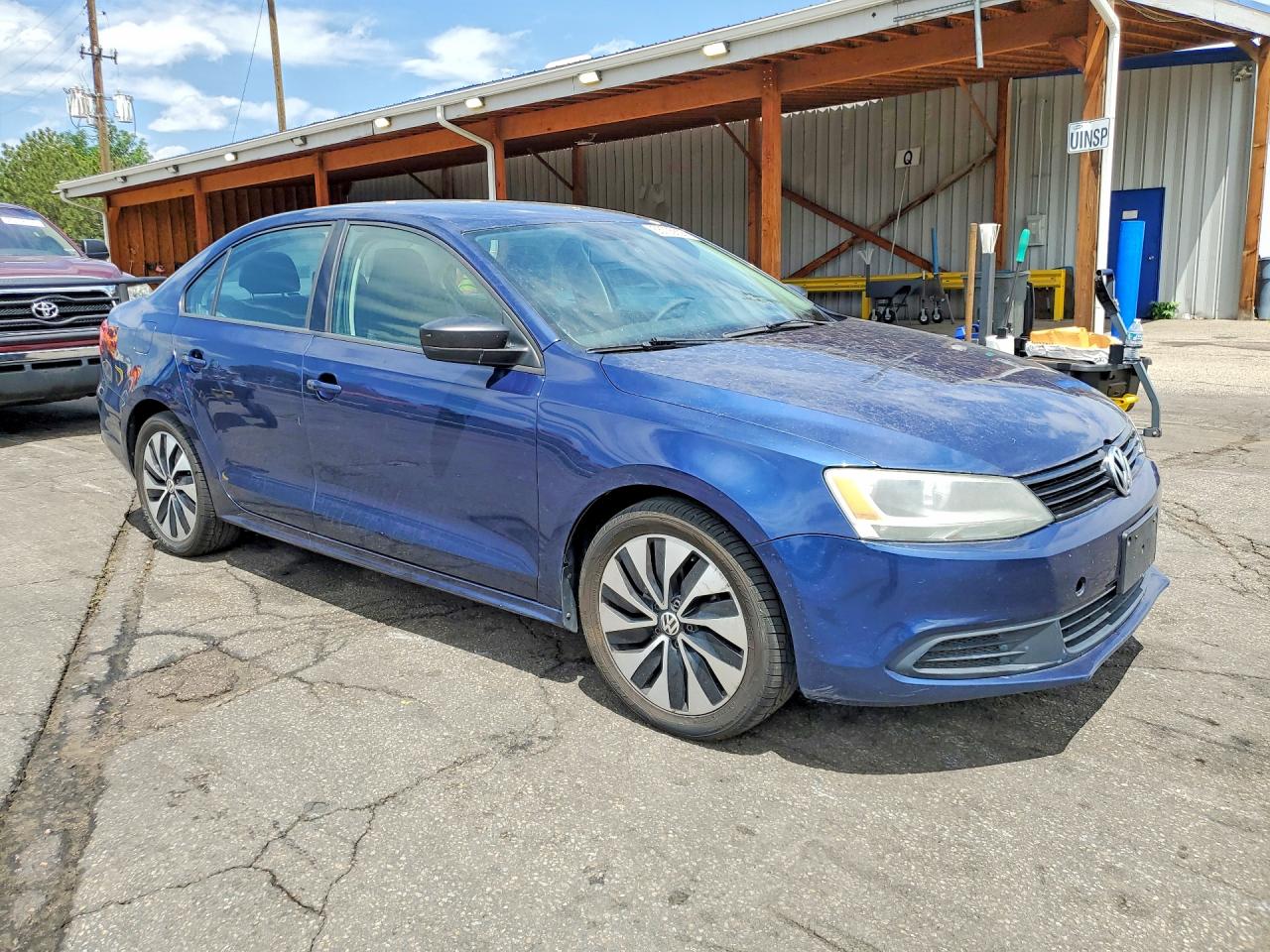 2014 Volkswagen Jetta Base Blue vin: 3VW2K7AJ8EM398577