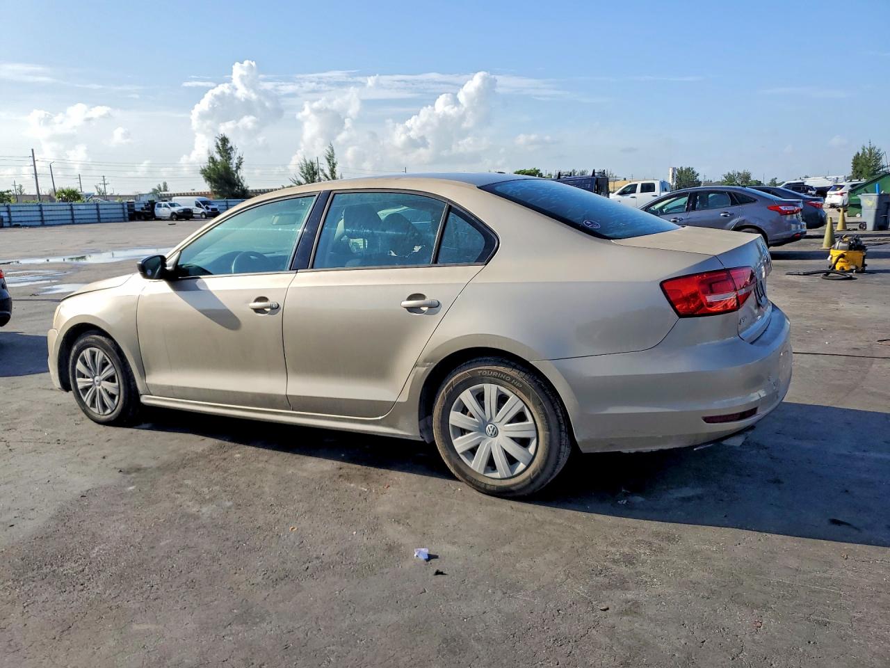 2015 Volkswagen Jetta Base Золотой vin: 3VW2K7AJ8FM273306