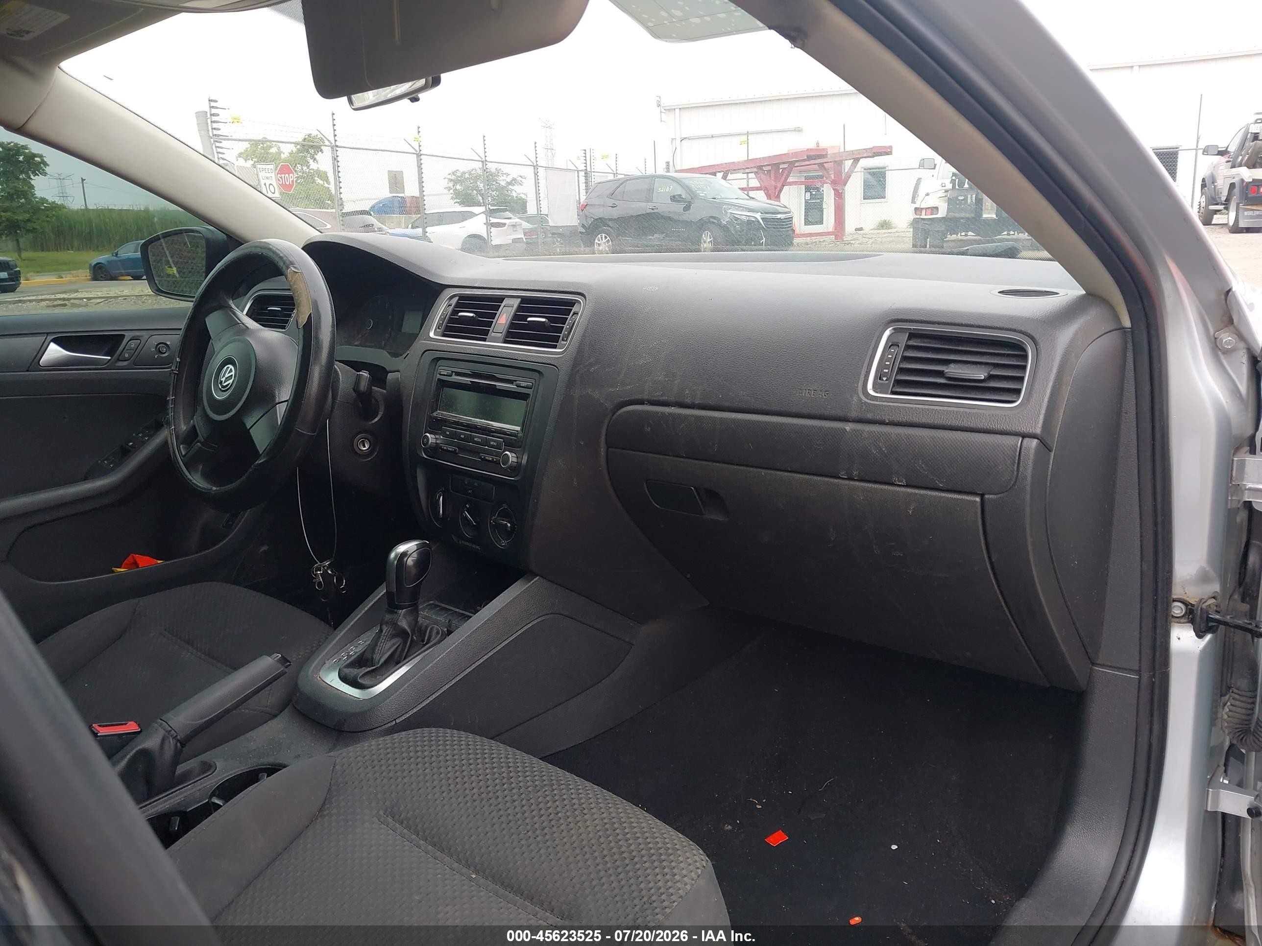 2013 Volkswagen Jetta 2.0l S Silver vin: 3VW2K7AJ9DM217050