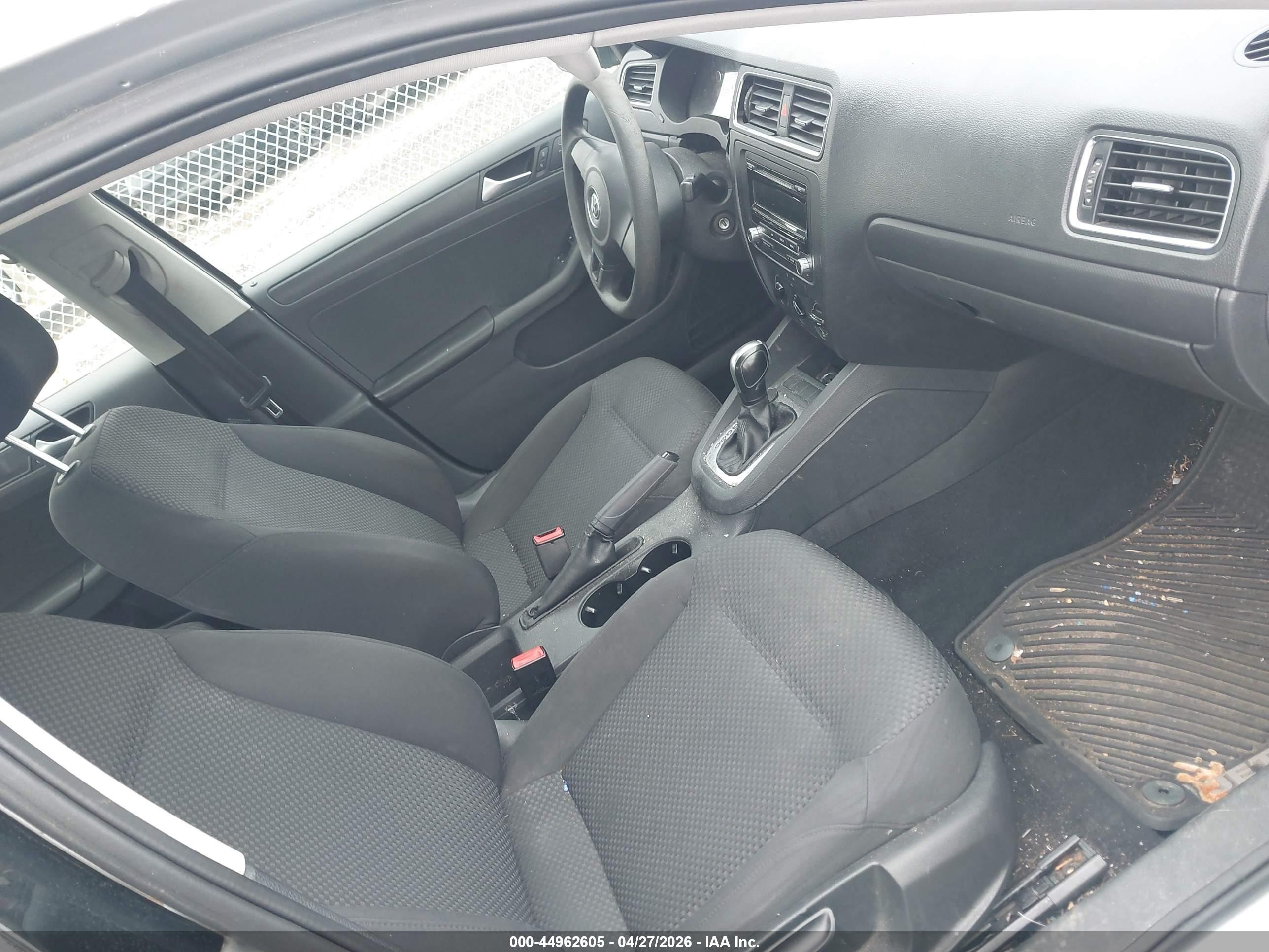 2013 Volkswagen Jetta 2.0l S Silver vin: 3VW2K7AJ9DM218750