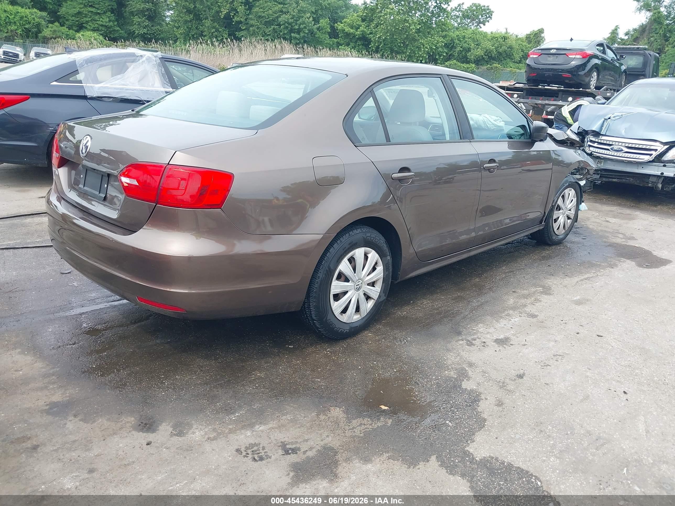 2013 Volkswagen Jetta 2.0l S Brown vin: 3VW2K7AJ9DM401212
