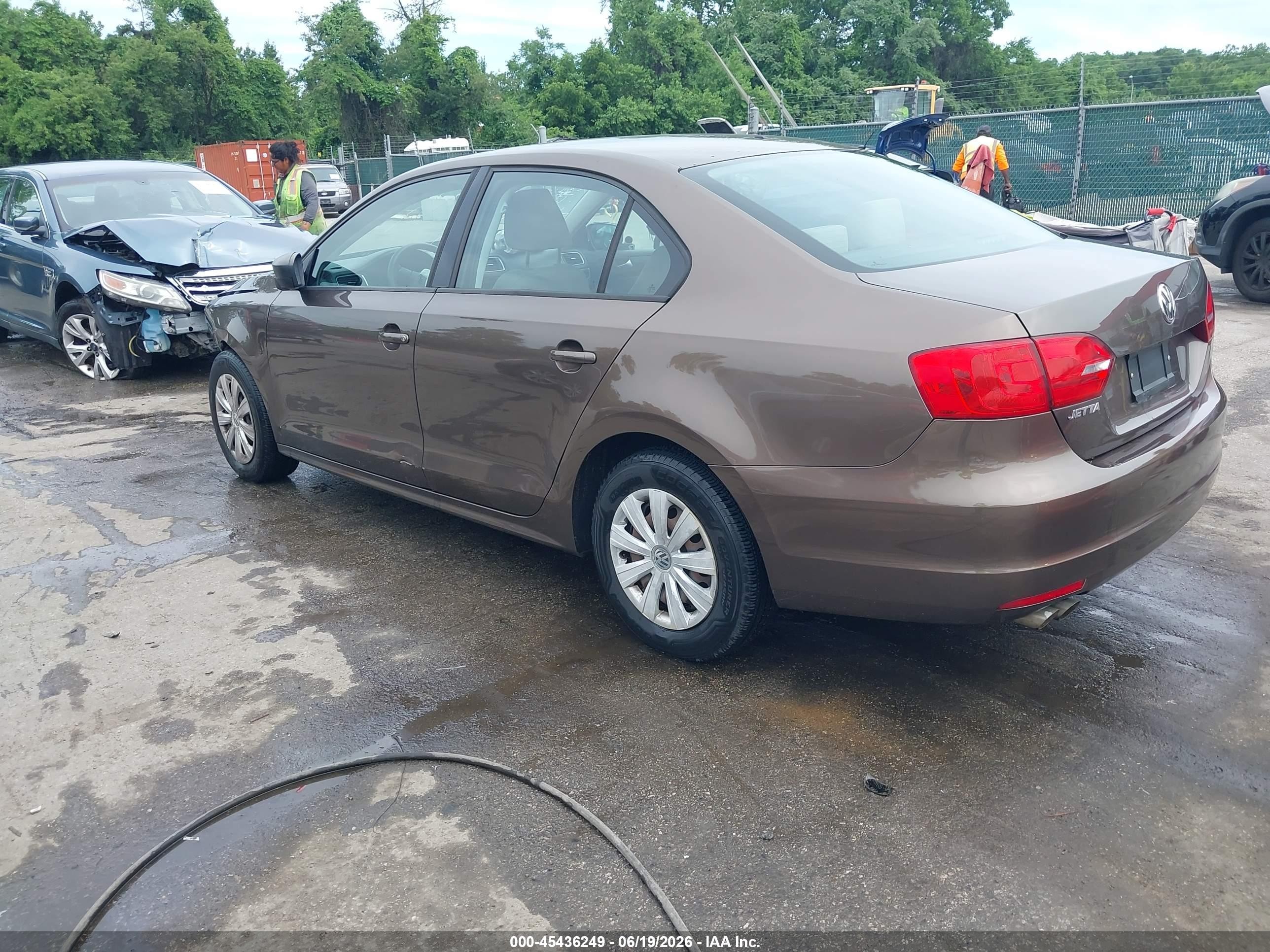2013 Volkswagen Jetta 2.0l S Brown vin: 3VW2K7AJ9DM401212