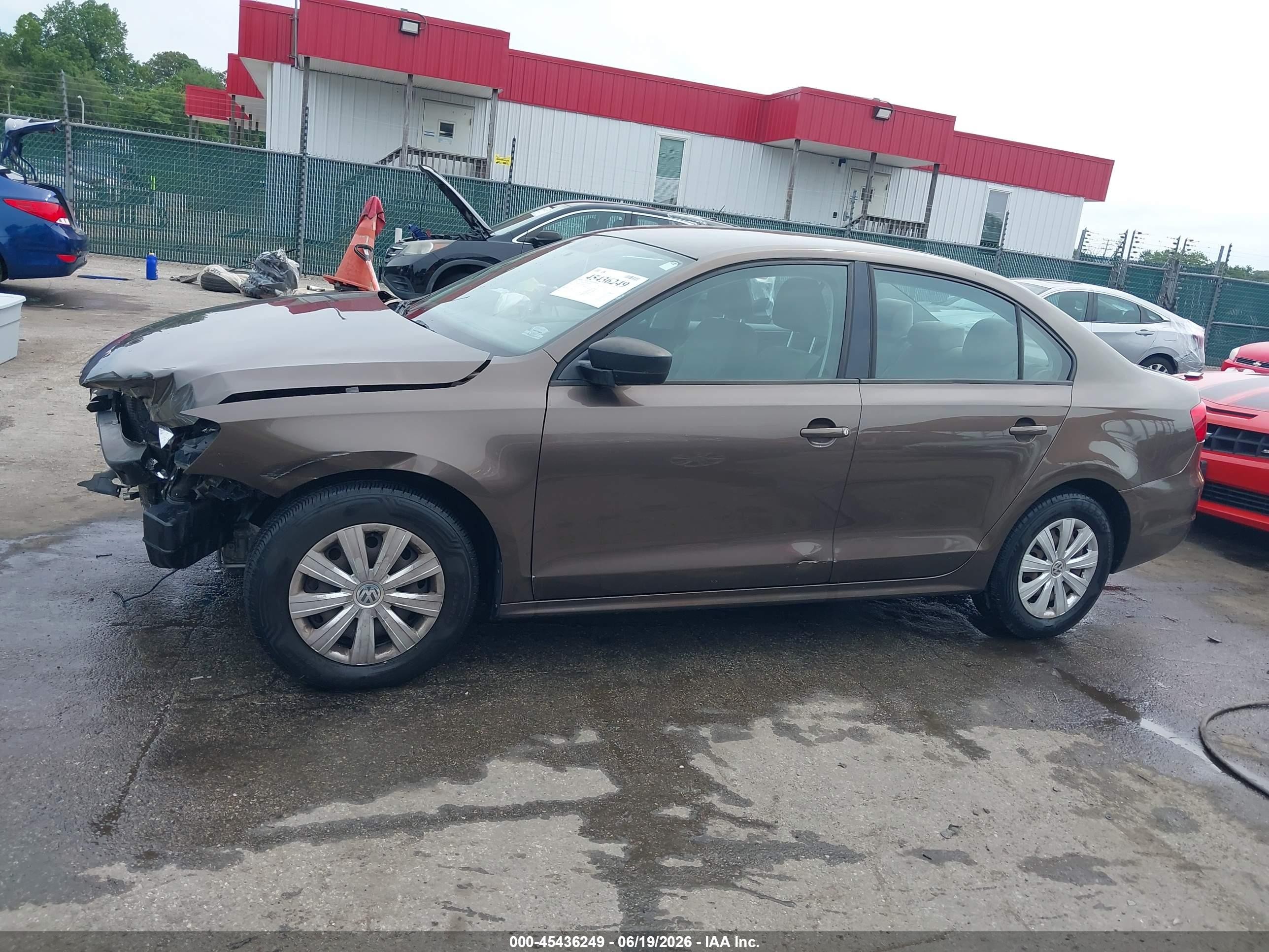 2013 Volkswagen Jetta 2.0l S Brown vin: 3VW2K7AJ9DM401212