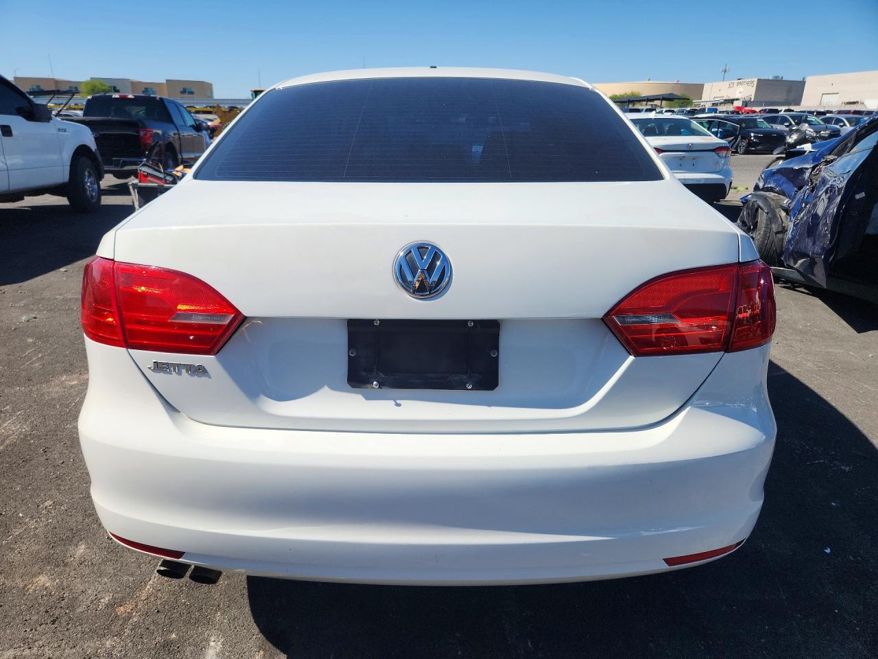 2014 Volkswagen Jetta Base White vin: 3VW2K7AJ9EM235596
