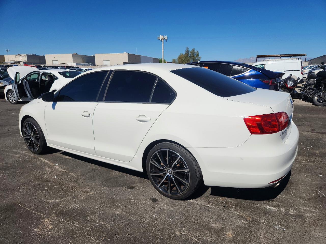 2014 Volkswagen Jetta Base White vin: 3VW2K7AJ9EM235596