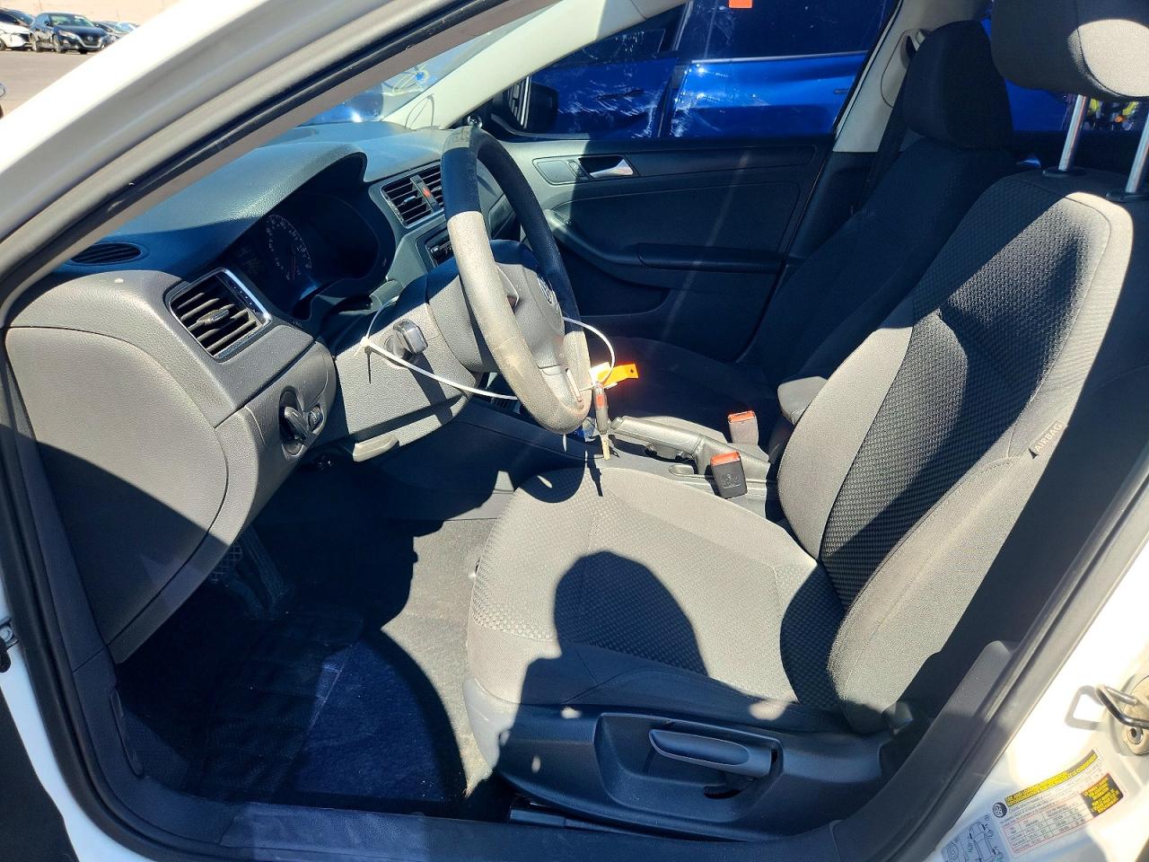 2014 Volkswagen Jetta Base White vin: 3VW2K7AJ9EM235596