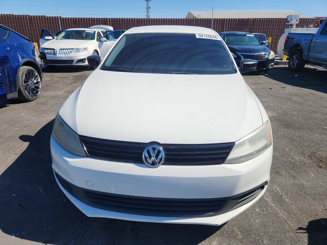 2014 Volkswagen Jetta Base White vin: 3VW2K7AJ9EM235596