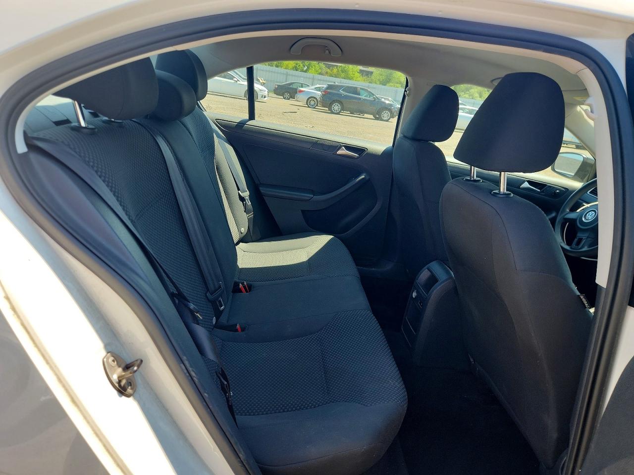 2014 Volkswagen Jetta Base White vin: 3VW2K7AJ9EM350067