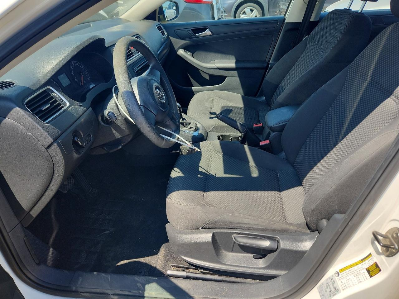 2014 Volkswagen Jetta Base White vin: 3VW2K7AJ9EM350067