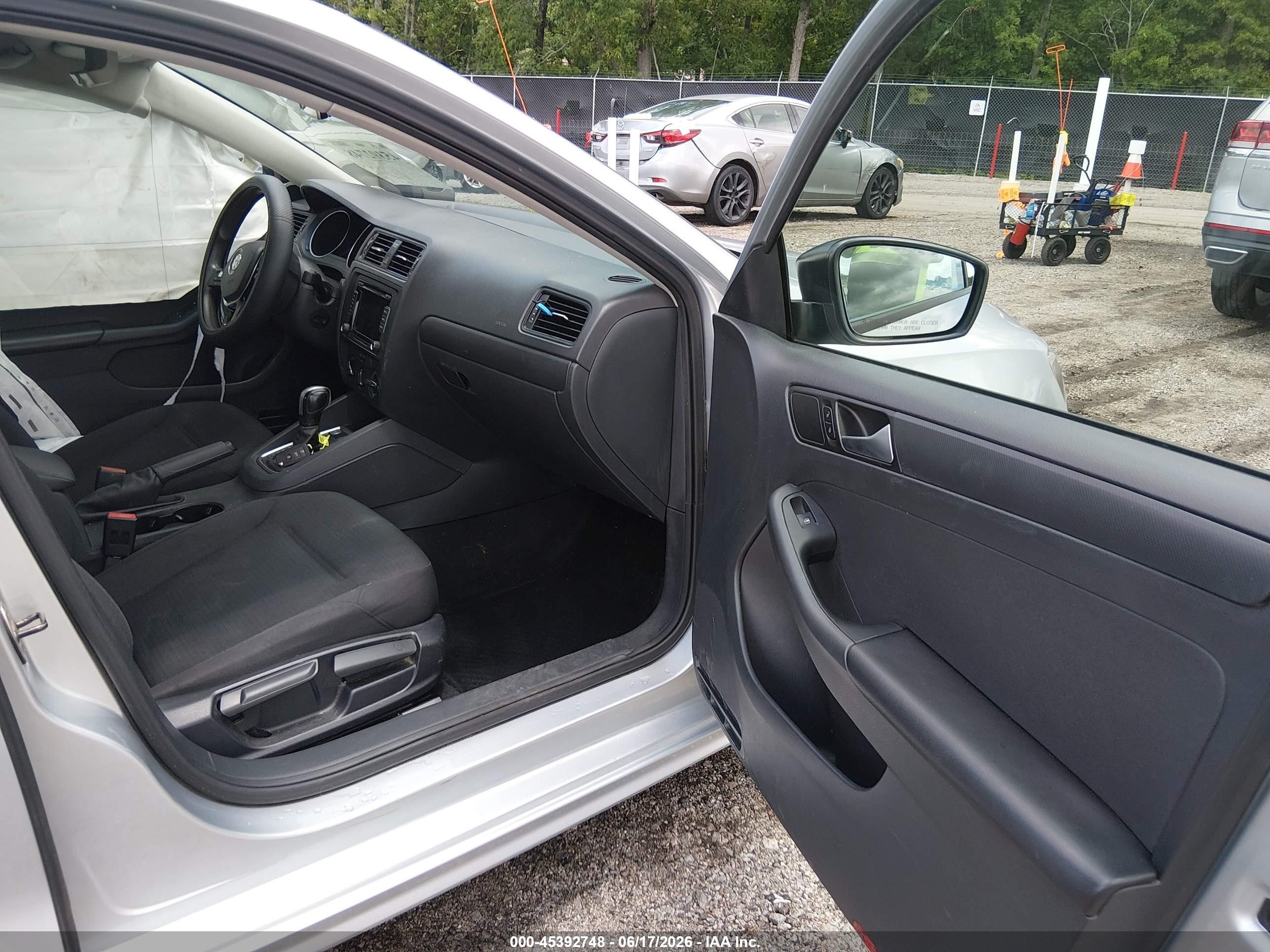 2015 Volkswagen Jetta 2.0l S Silver vin: 3VW2K7AJ9FM210330