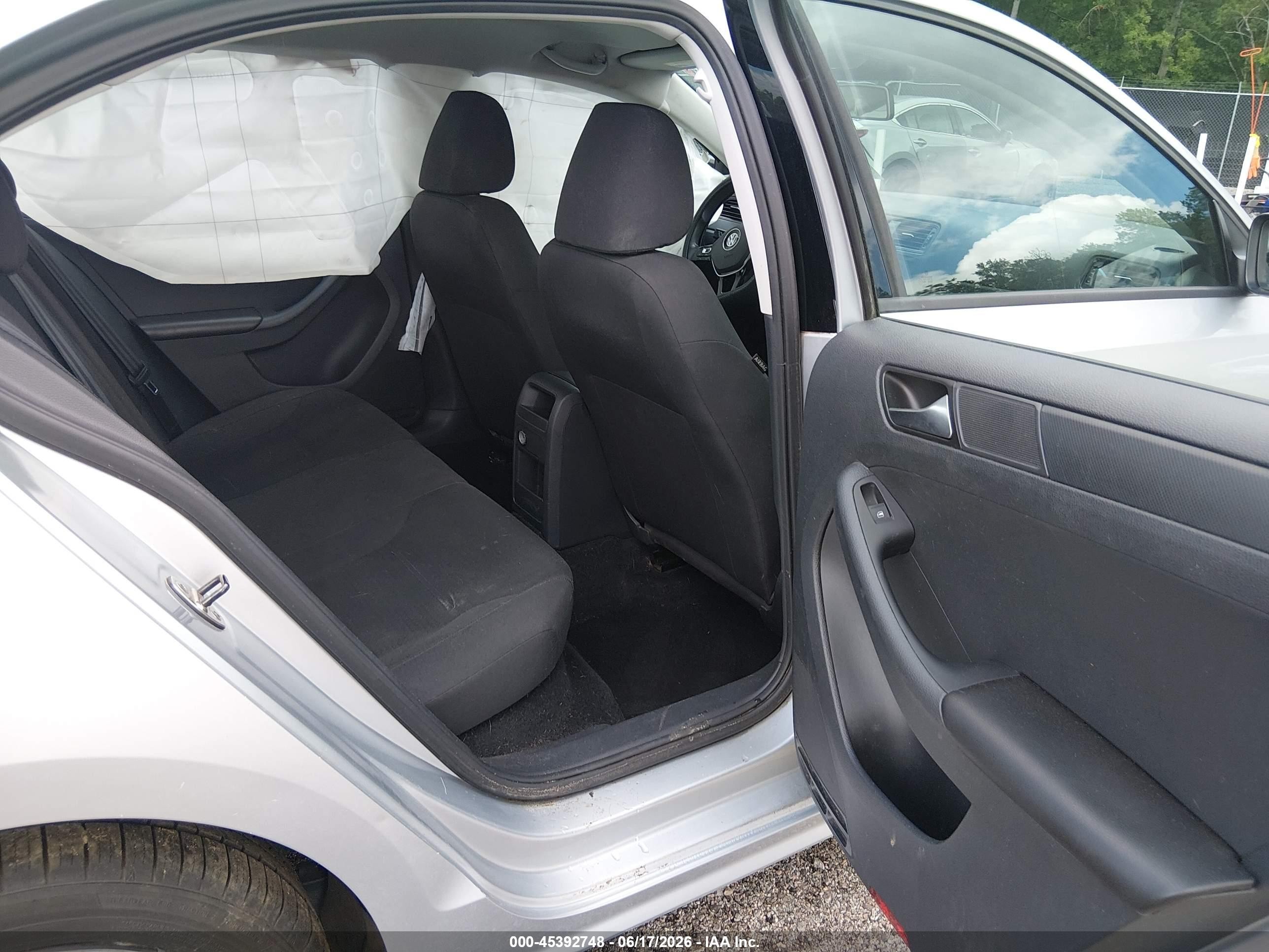 2015 Volkswagen Jetta 2.0l S Silver vin: 3VW2K7AJ9FM210330