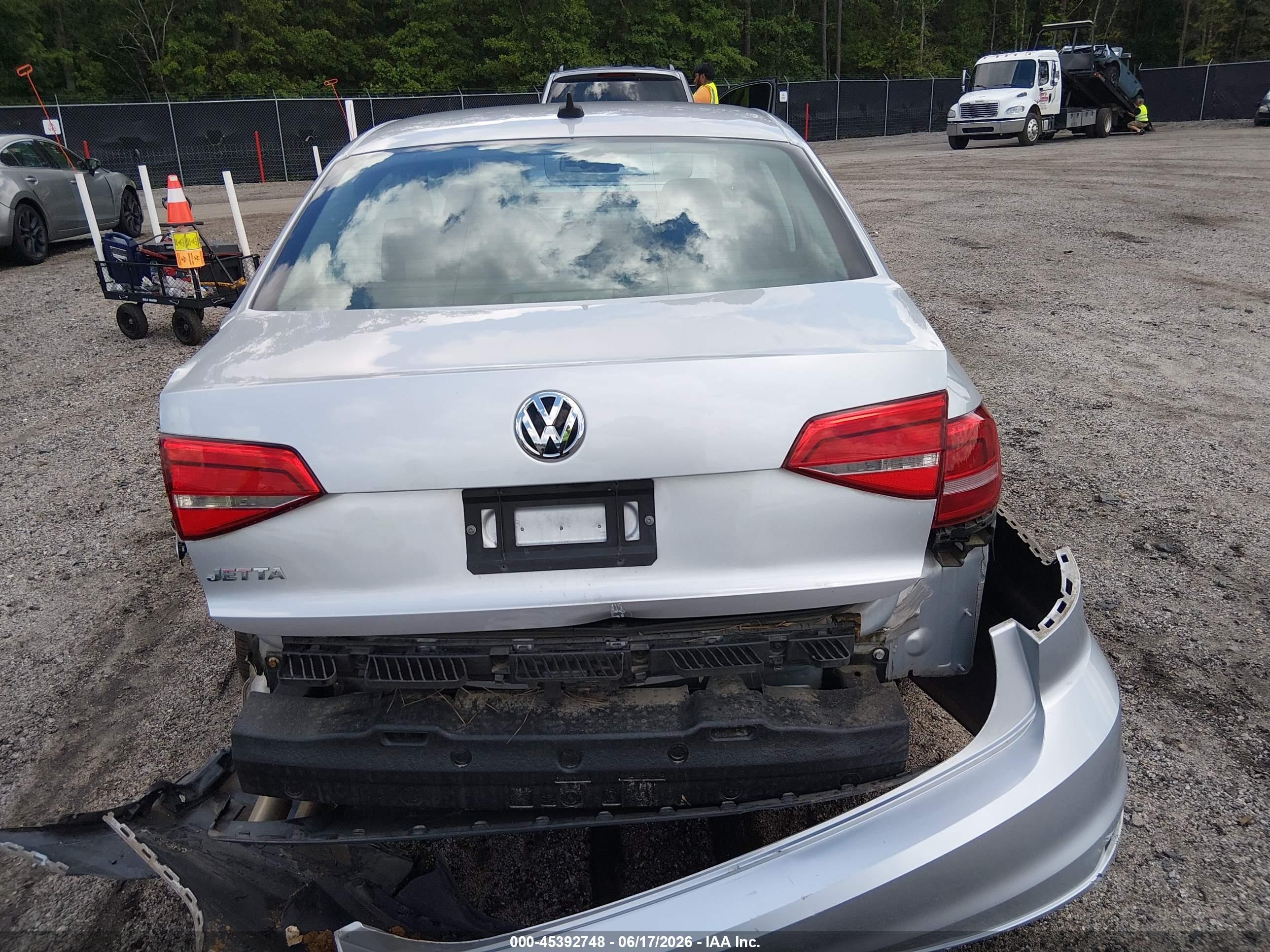 2015 Volkswagen Jetta 2.0l S Silver vin: 3VW2K7AJ9FM210330