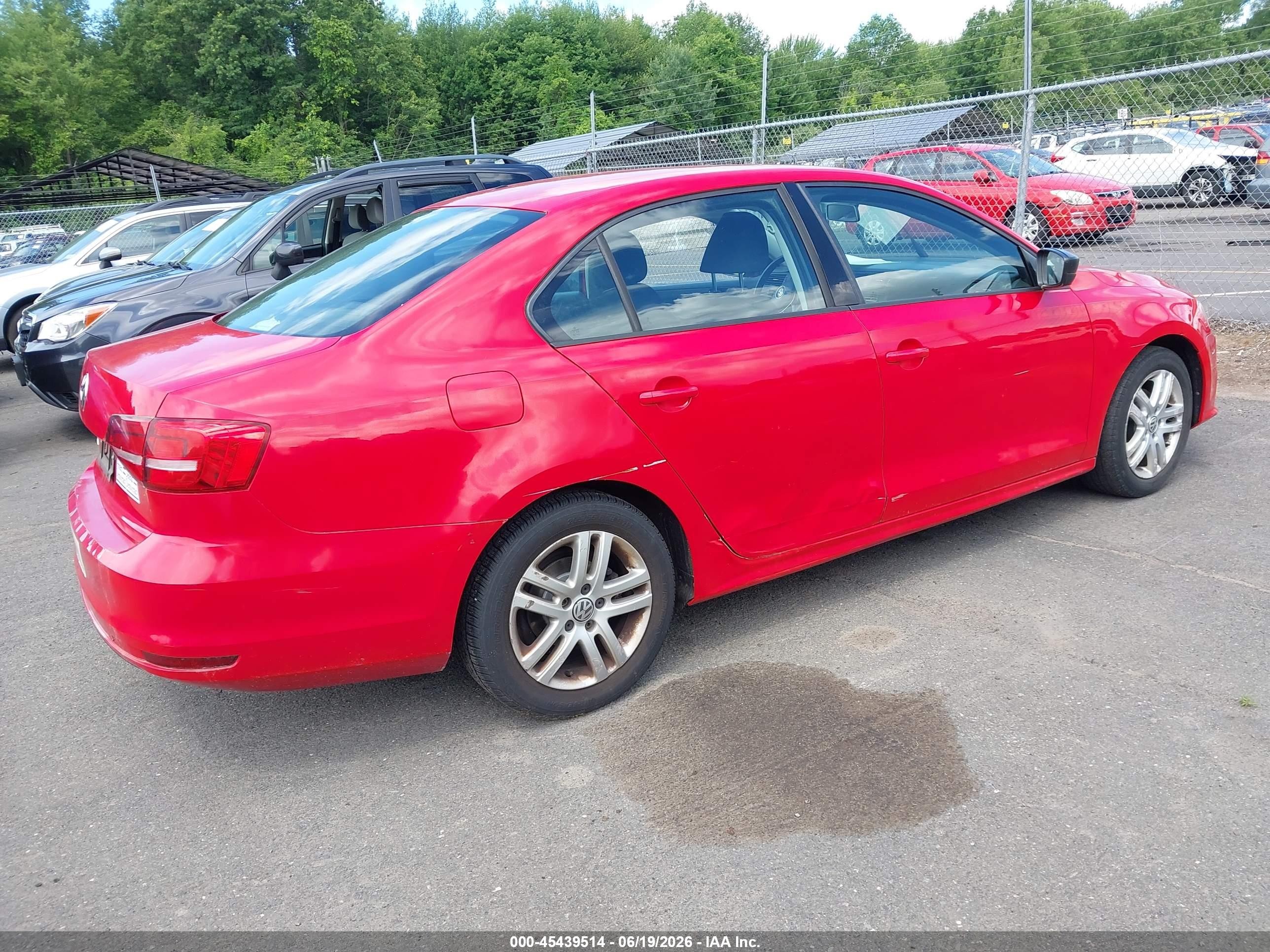 2015 Volkswagen Jetta 2.0l S Red vin: 3VW2K7AJ9FM252433