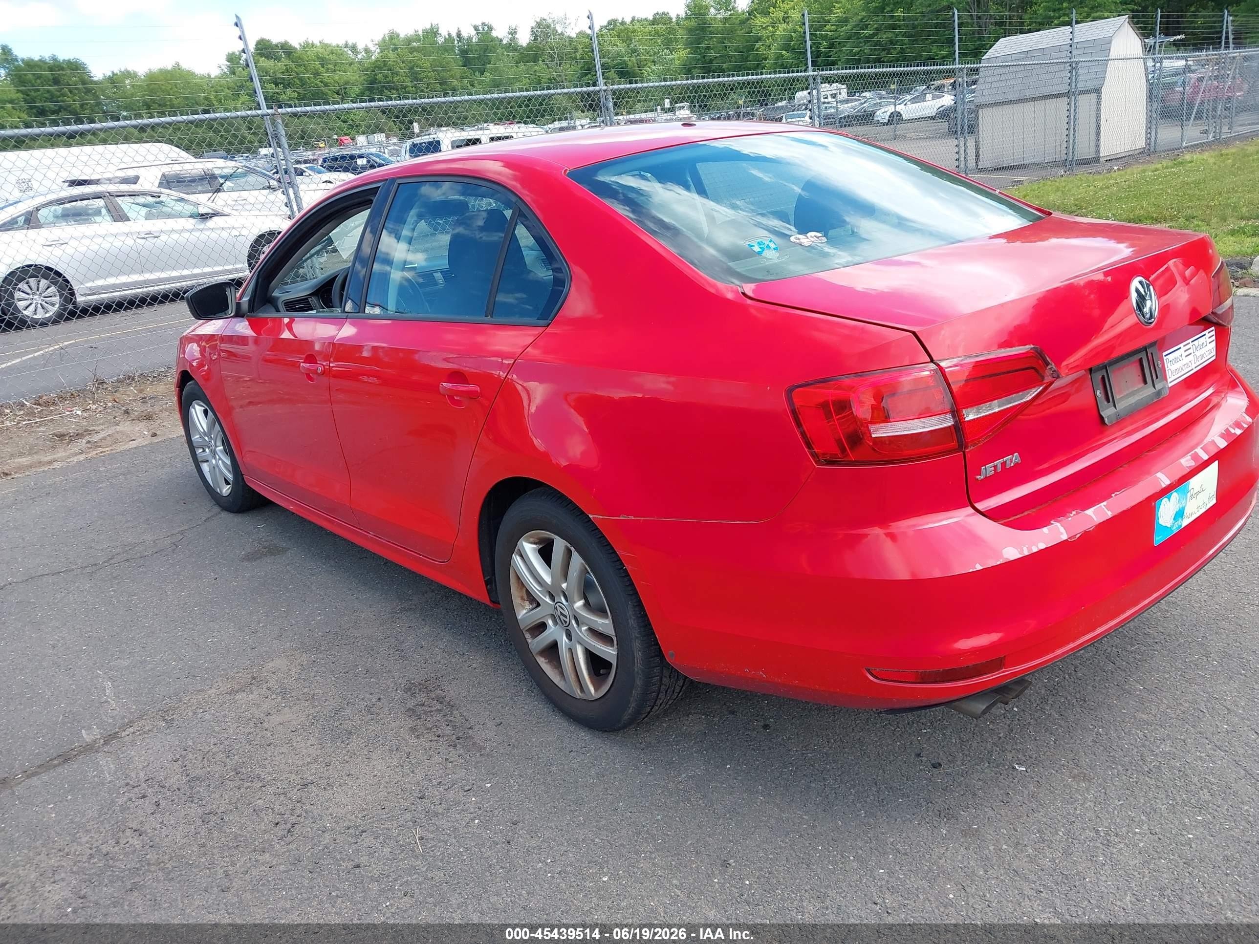 2015 Volkswagen Jetta 2.0l S Red vin: 3VW2K7AJ9FM252433