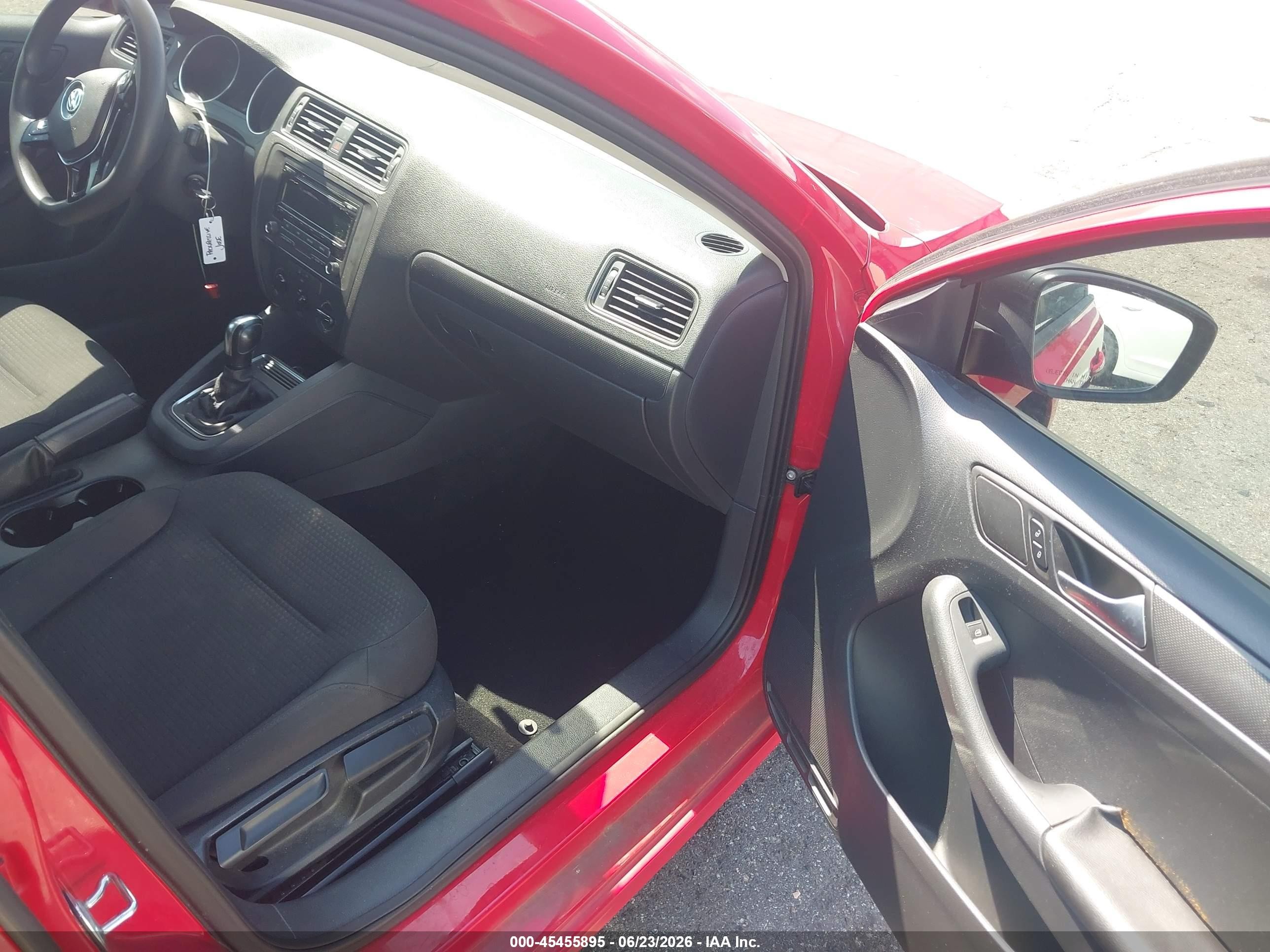 2015 Volkswagen Jetta 2.0l S Красный vin: 3VW2K7AJ9FM343668