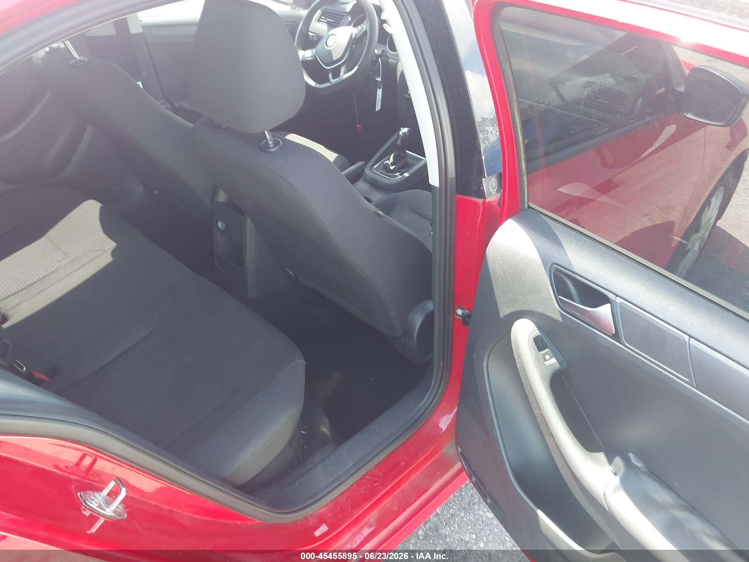 2015 Volkswagen Jetta 2.0l S Красный vin: 3VW2K7AJ9FM343668