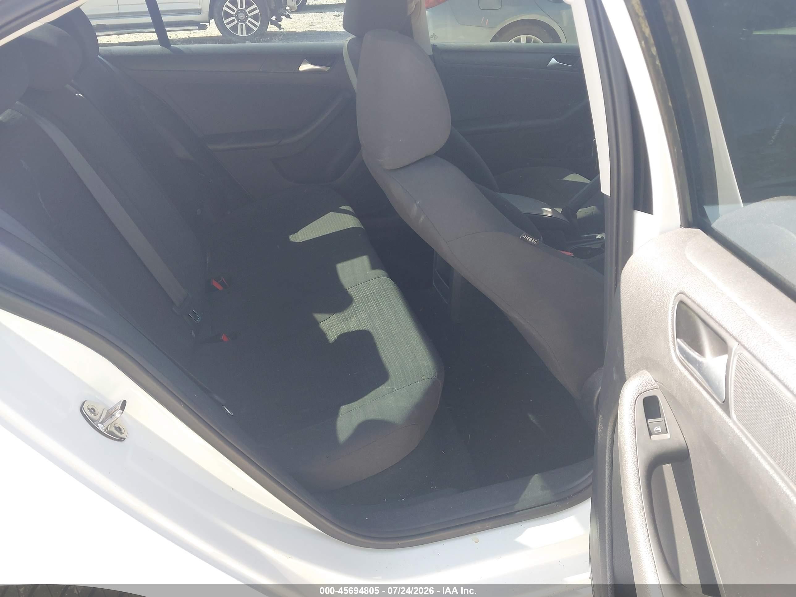 2015 Volkswagen Jetta 2.0l S White vin: 3VW2K7AJ9FM422158