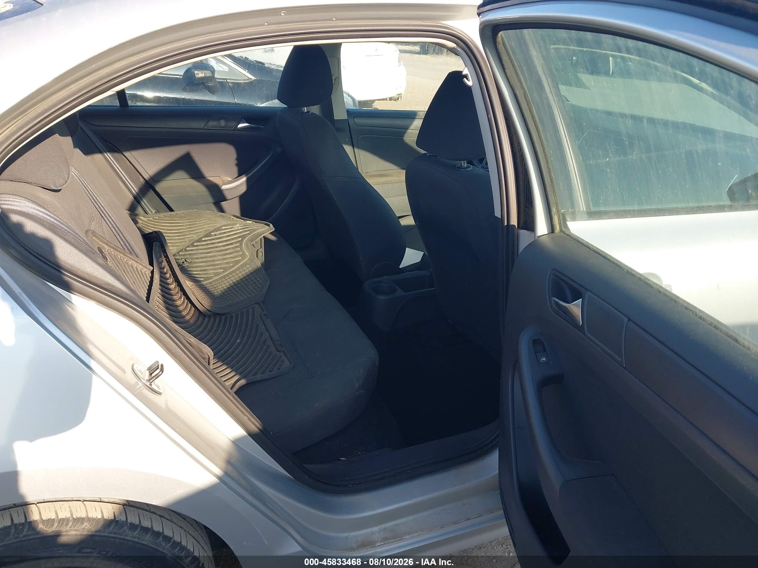 2011 Volkswagen Jetta 2.0l S Silver vin: 3VW2K7AJXBM360974
