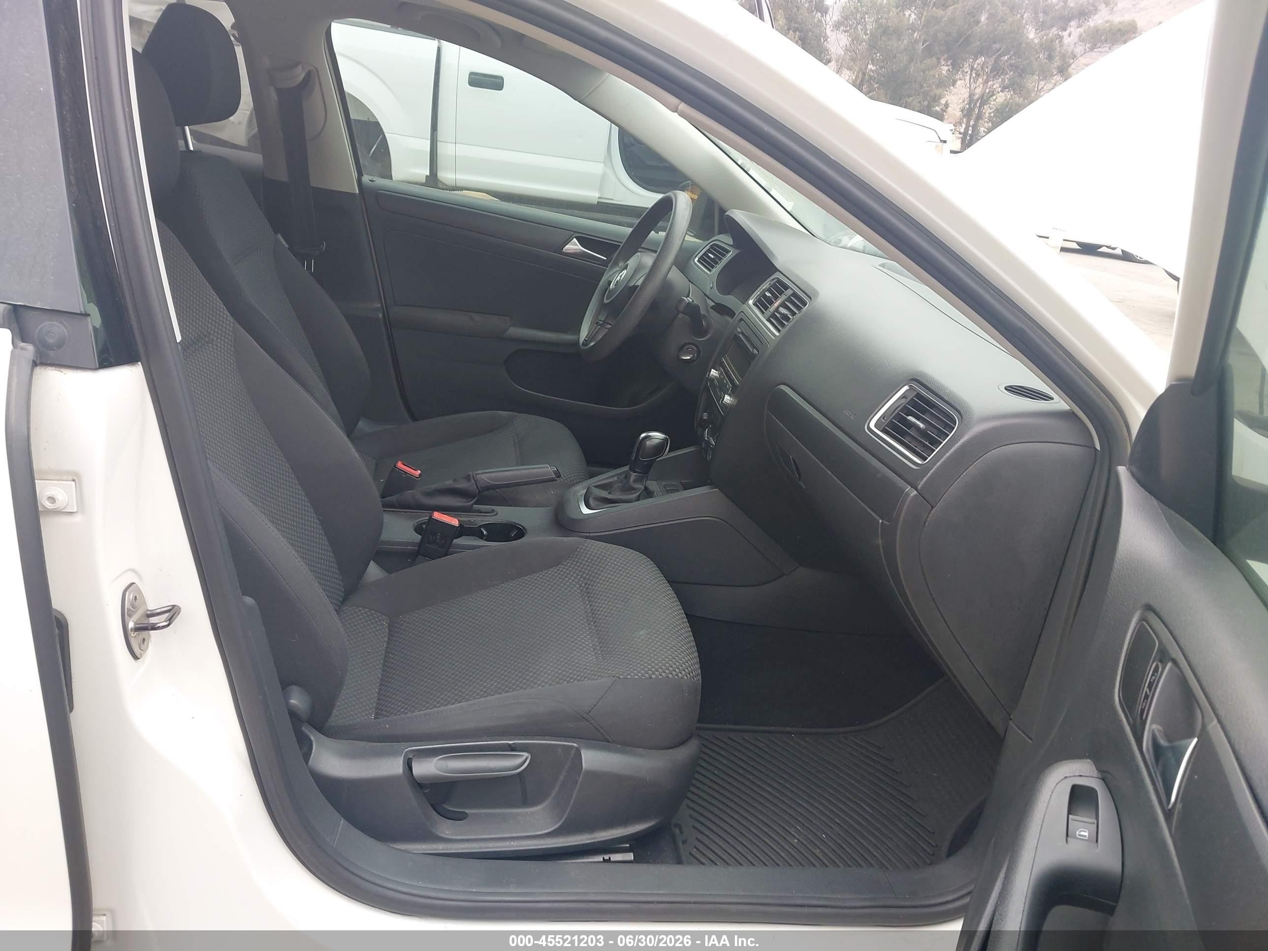 2012 Volkswagen Jetta 2.0l S White vin: 3VW2K7AJXCM316586